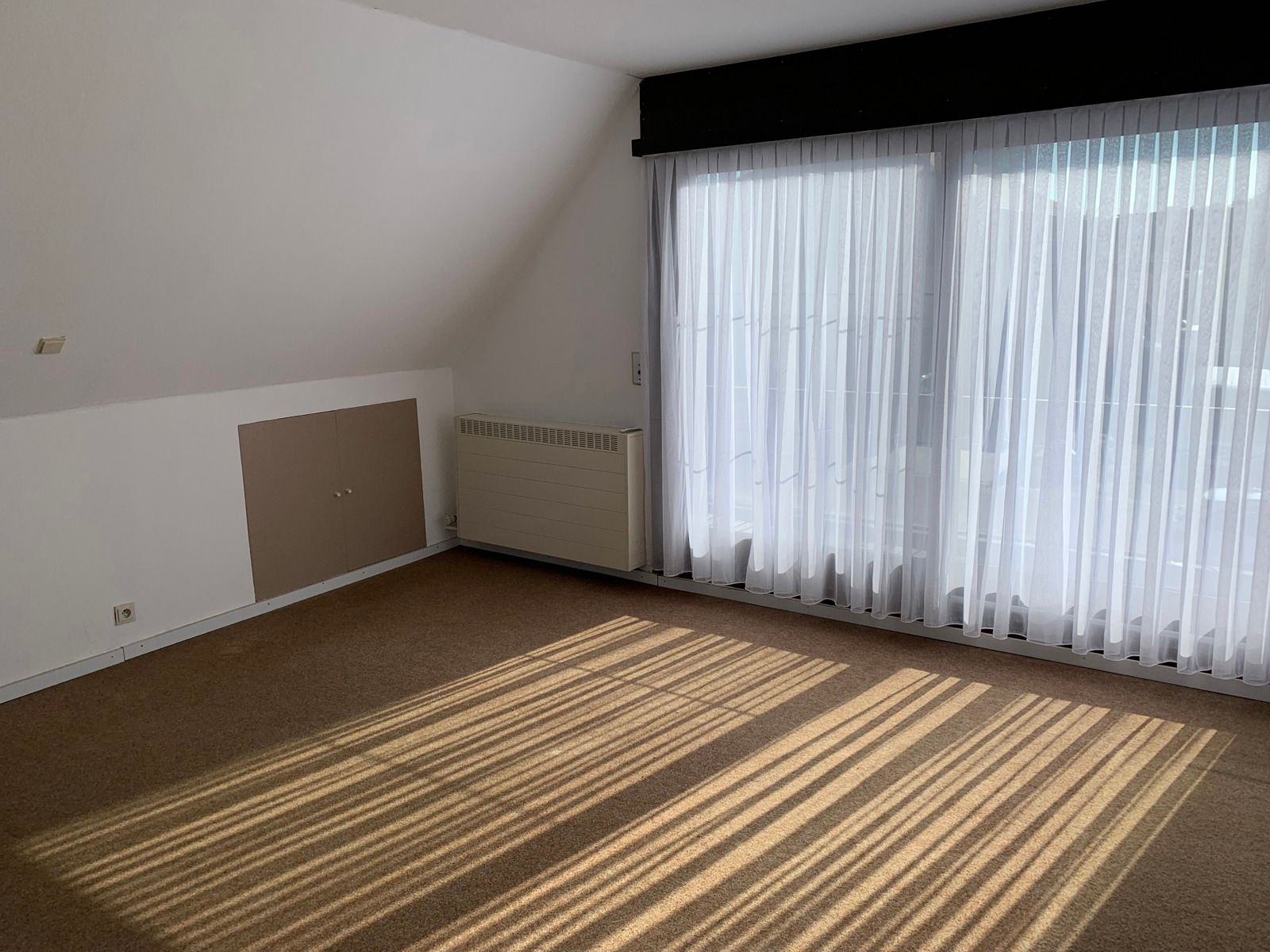 RUIME WONING MET 3 SLAAPKAMERS EN PRACHTIGE TUIN foto 10