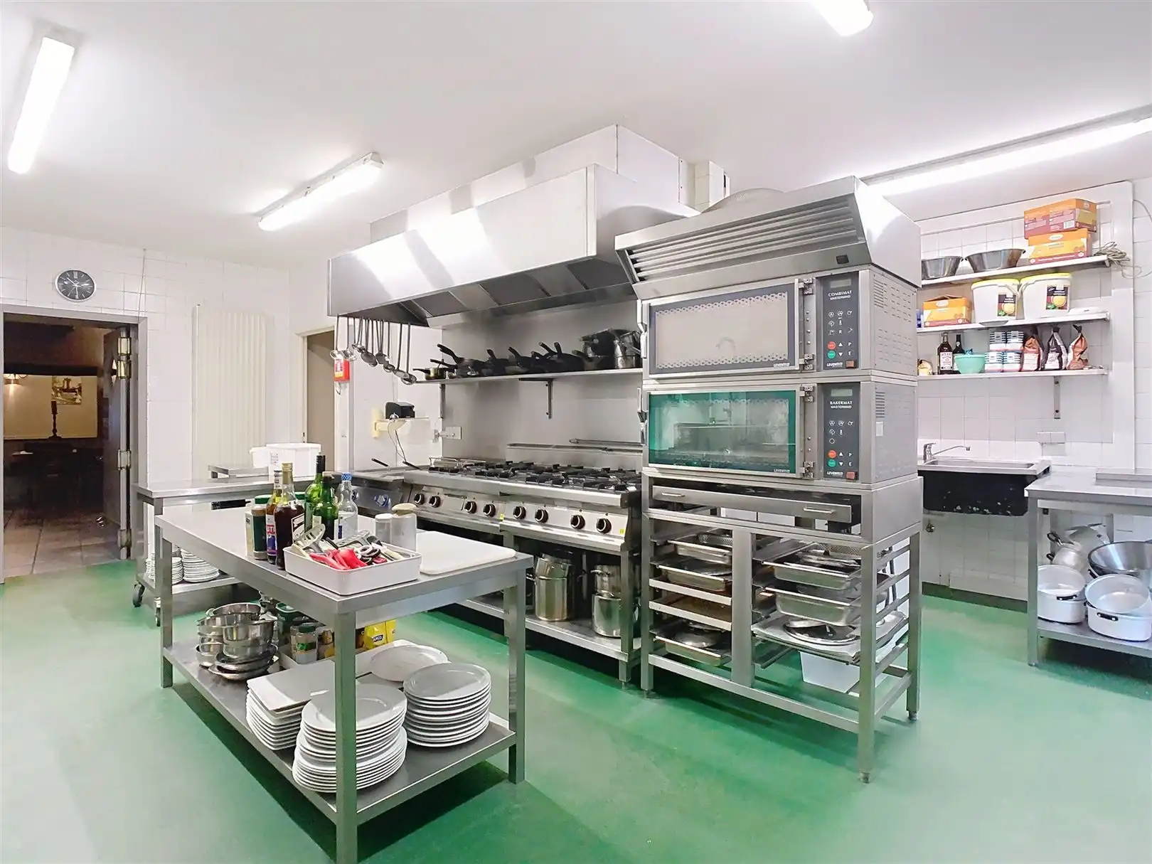 Gebouw met ruim 4 slaapkamer appartement en gelijkvloerse handelszaak foto 11