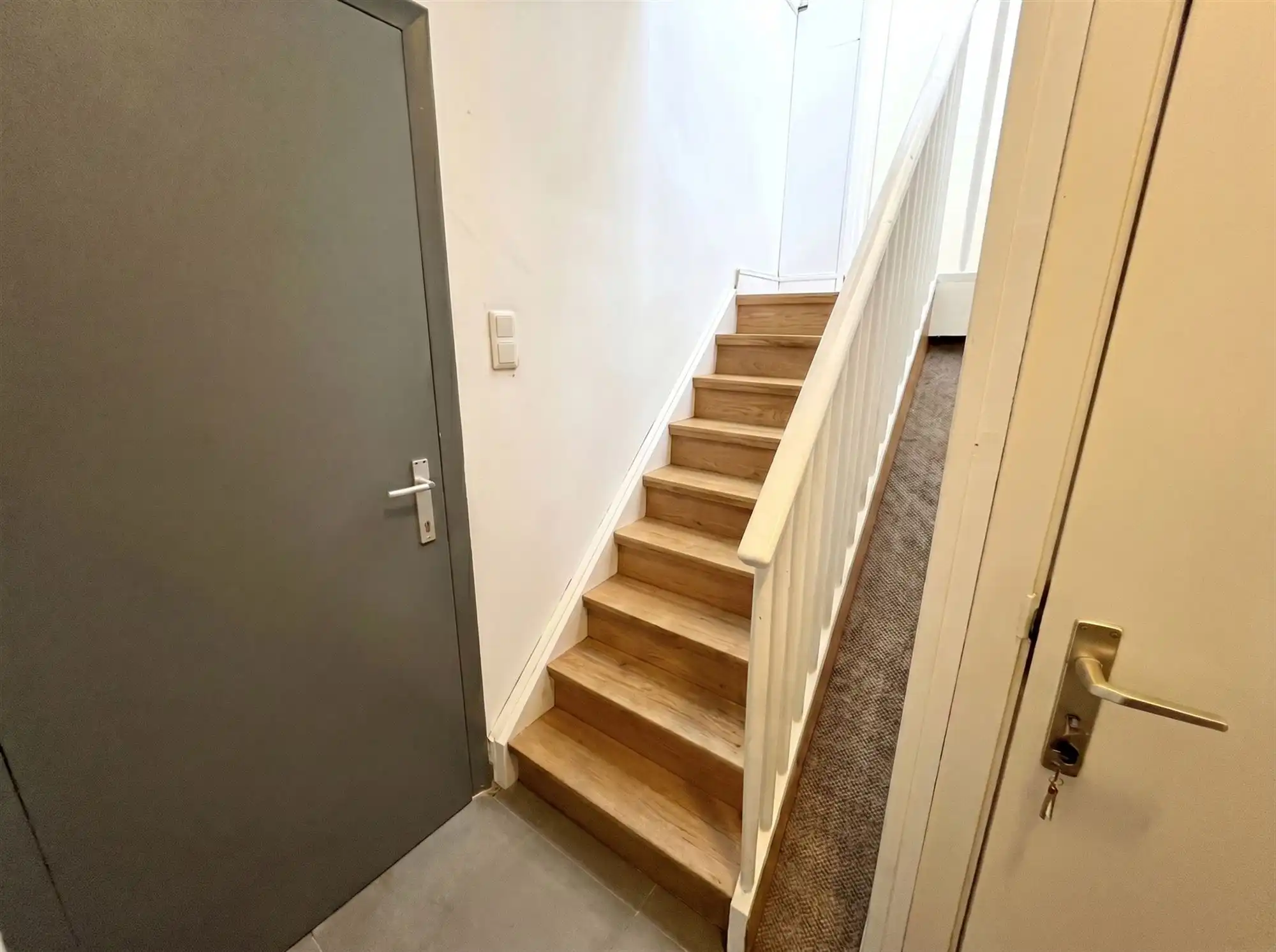 Totaal gerenoveerde (handels) woonst met duplexwoning foto 7