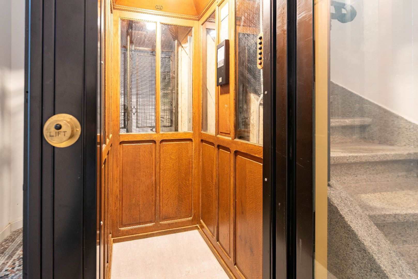 Prachtig gerenoveerd appartement in art deco gebouw foto 2