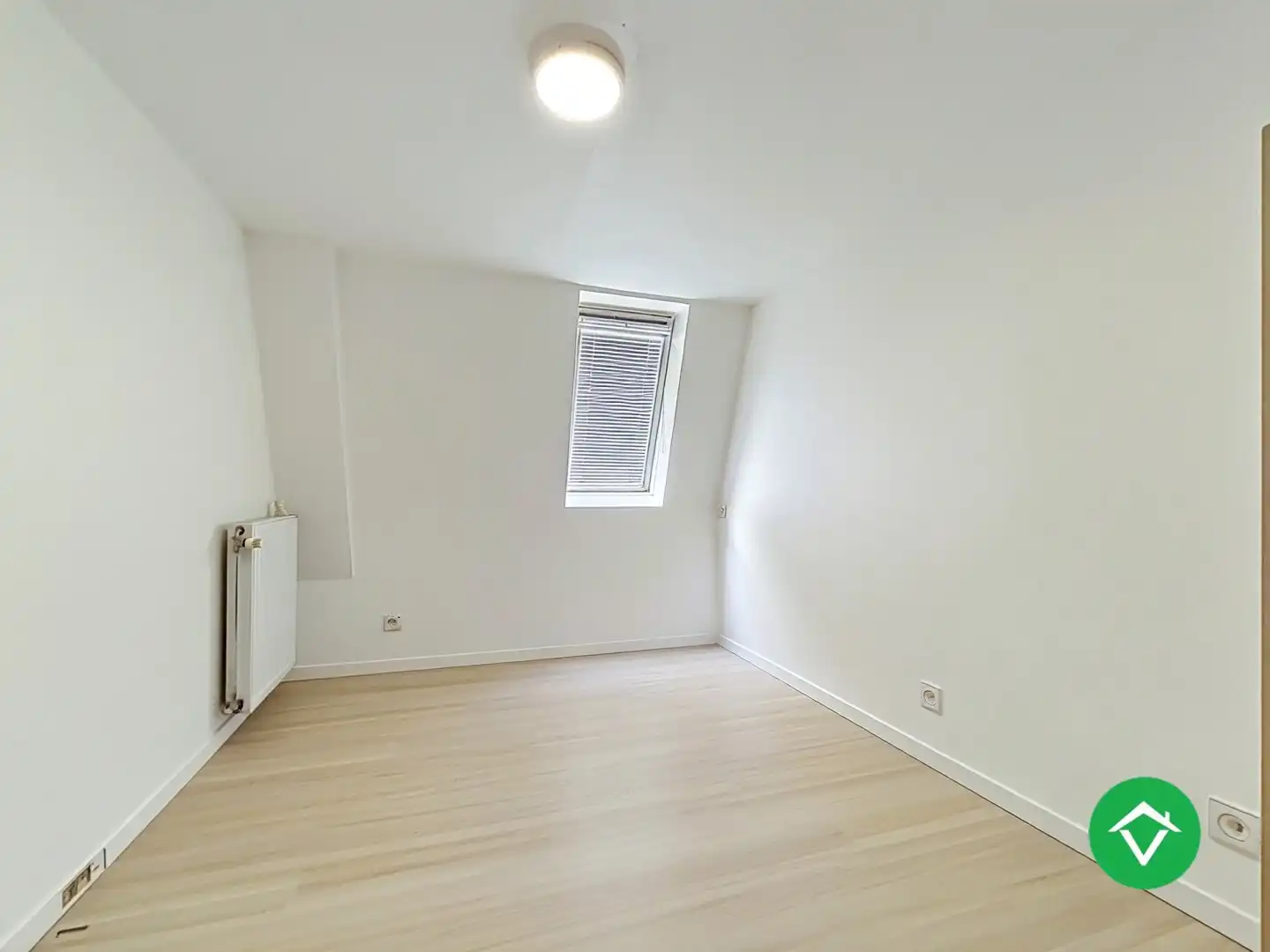 Instapklaar dakappartement met 4 slaapkamers, 2 terrassen en autostaanplaats te Roeselare (160m²) foto 12