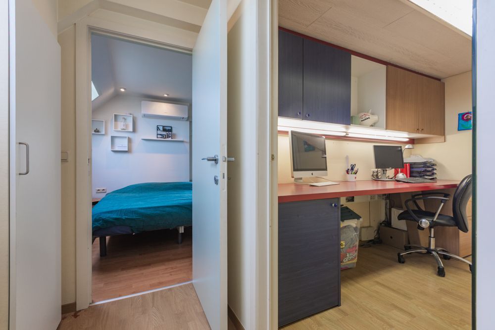 Halfopen woning met tuin, garage en pergola foto 19