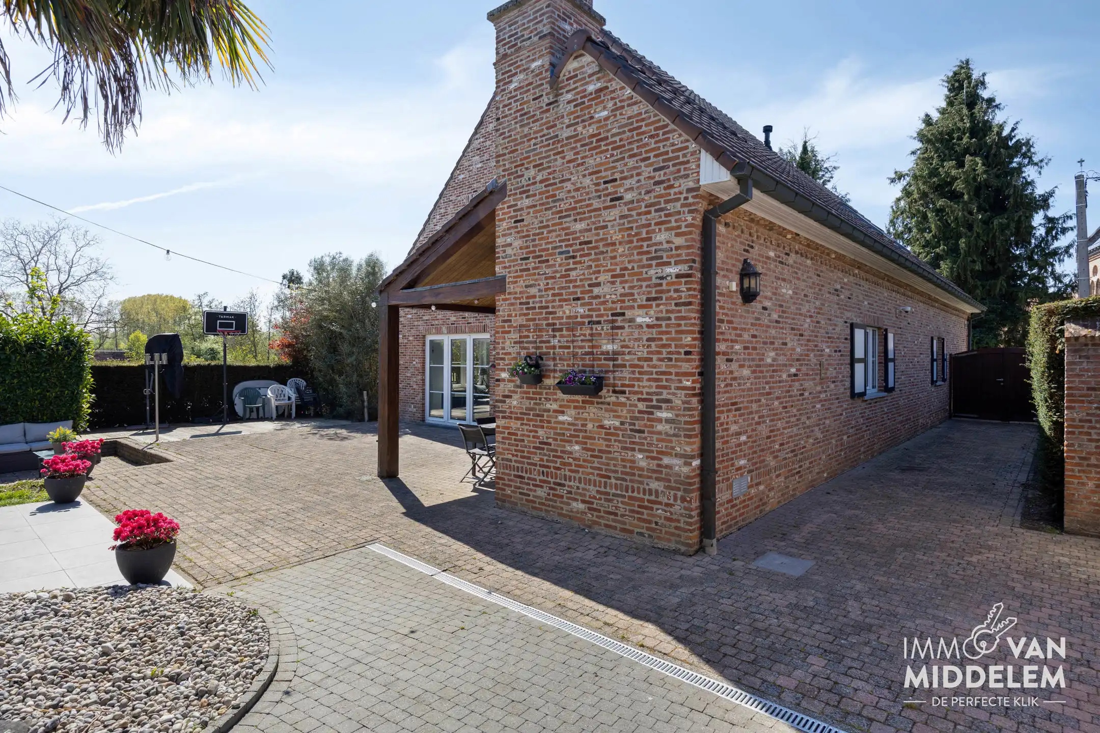 CHARMANTE VILLA MET ZWEMBAD EN VEELZIJDIG BIJGEBOUW foto 27
