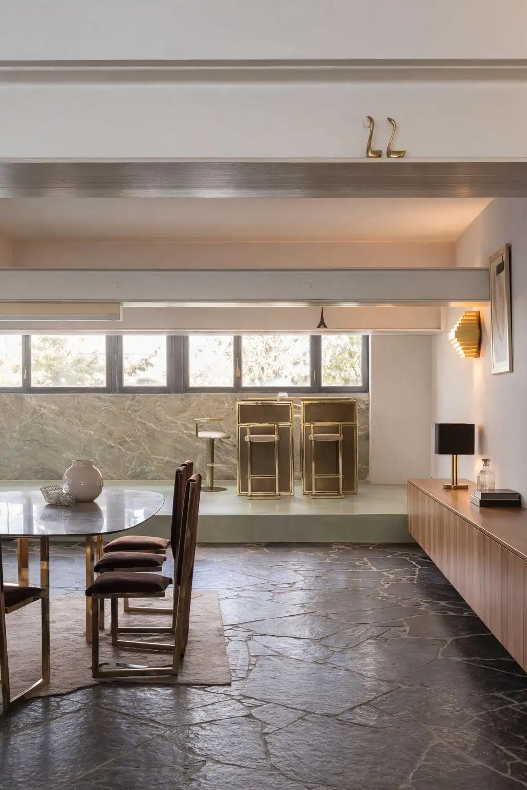 Imposant designappartement met loftallures nabij het Wintercircus en De Krook foto 2