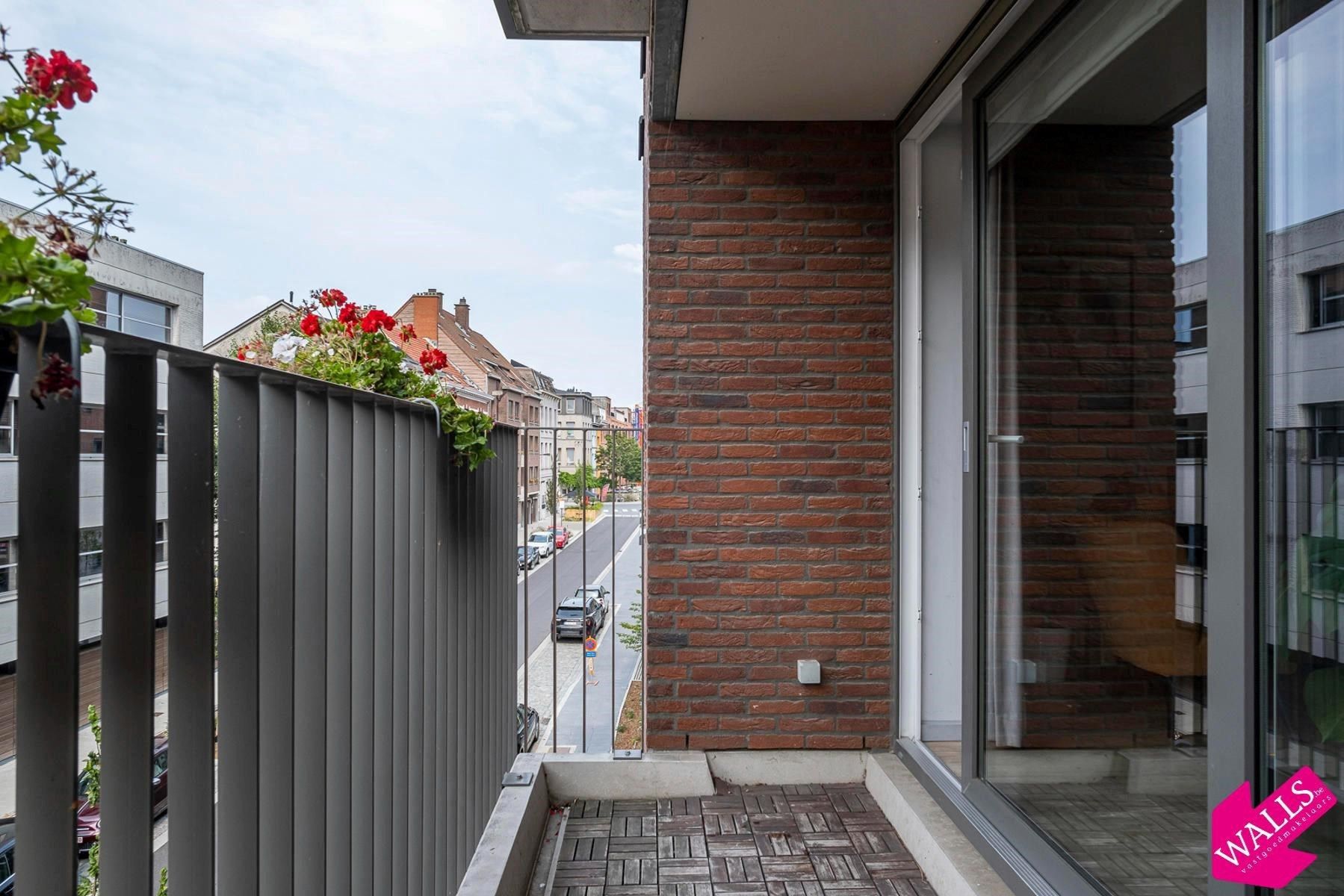 Nieuwbouw appartement met terras en parking, aan park Spoor Noord foto 9