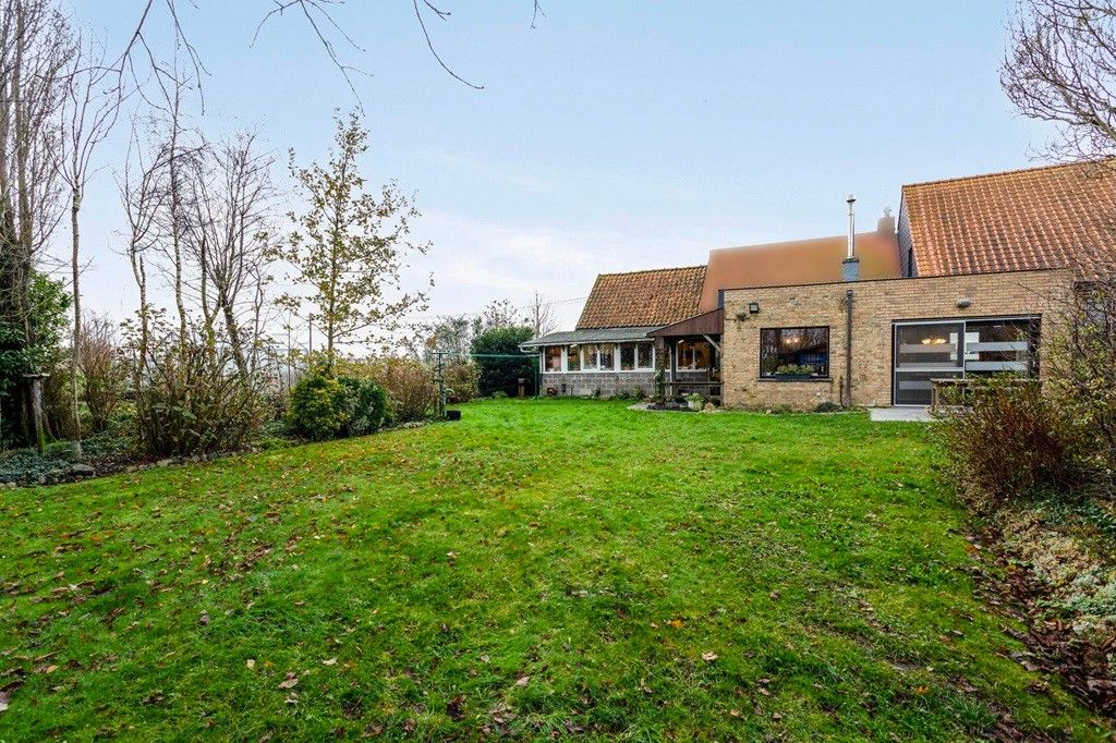 BEAUVOORDE: Charmant landhuis met alle comfort, 3 slaapkamers, garage met extra koterijen en een zalige tuin op 1.303m² grondoppervlakte. foto 19