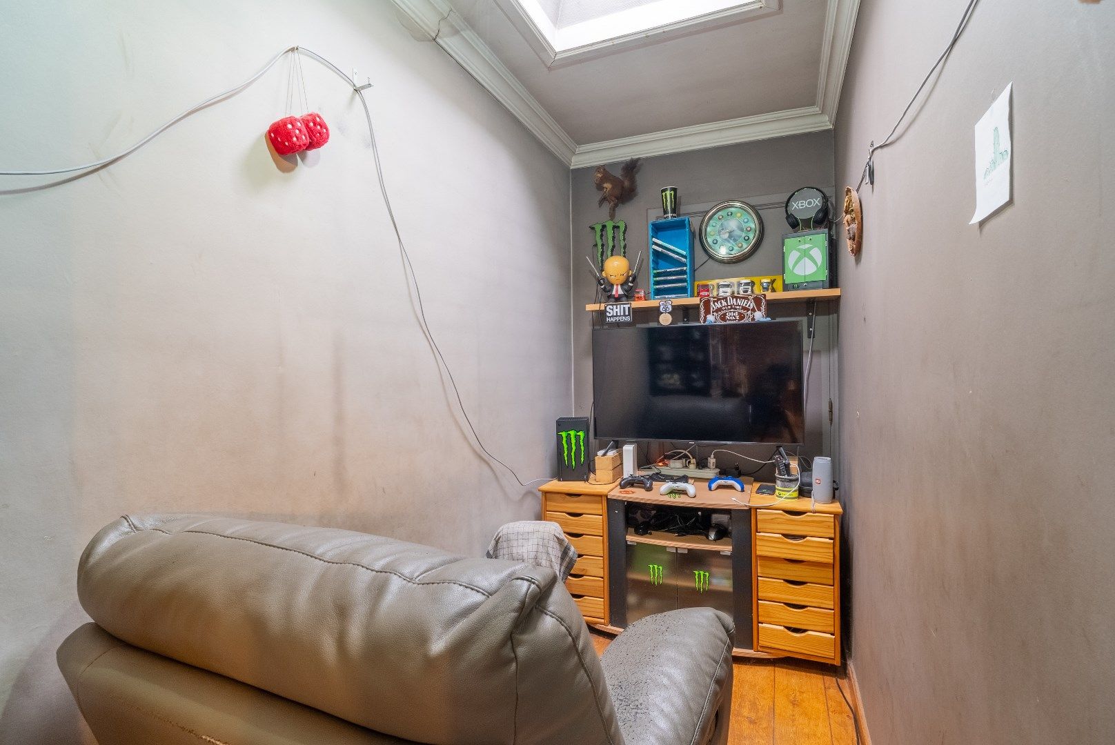 Te renoveren woning met 4 slaapkamers en garage foto 7