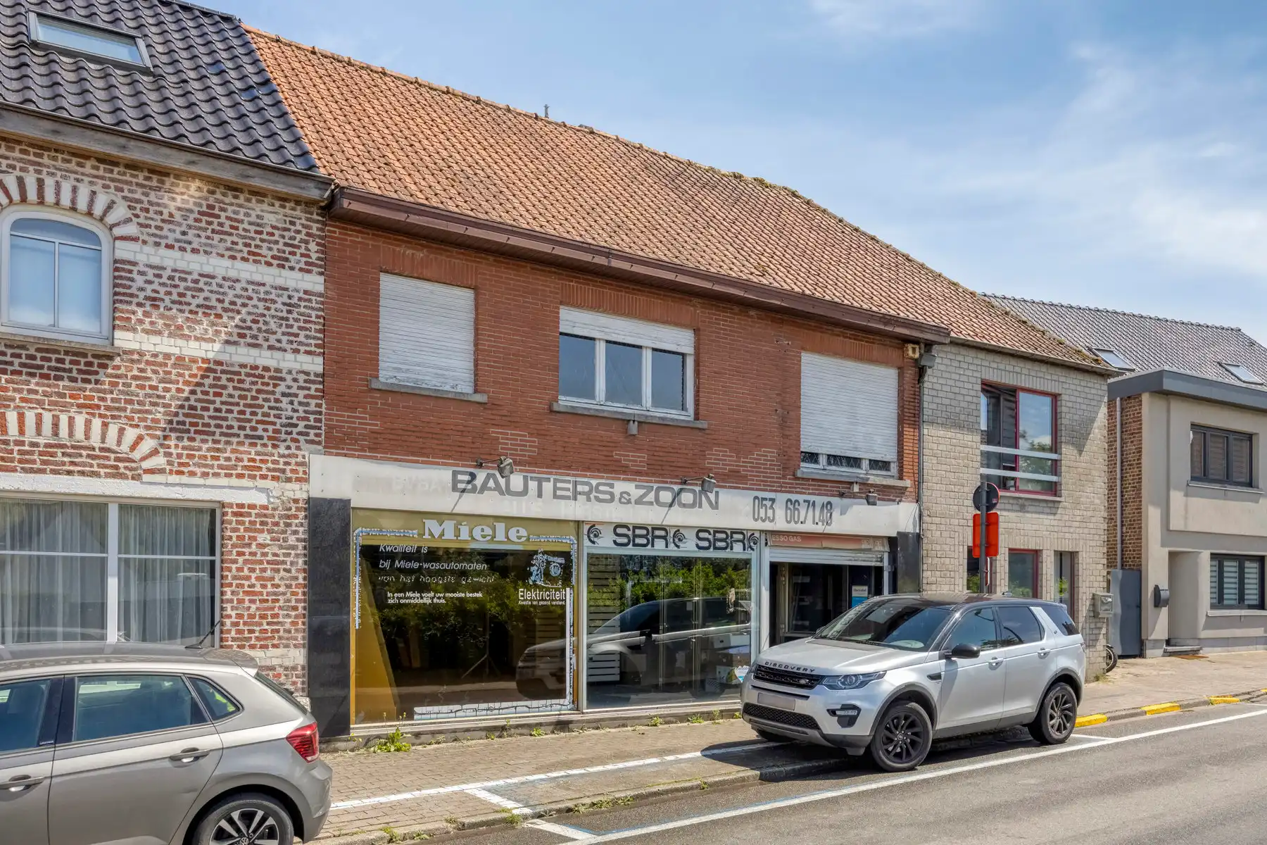 Hoofdfoto van de publicatie: Handelspand met woonst met zeer veel visibiliteit