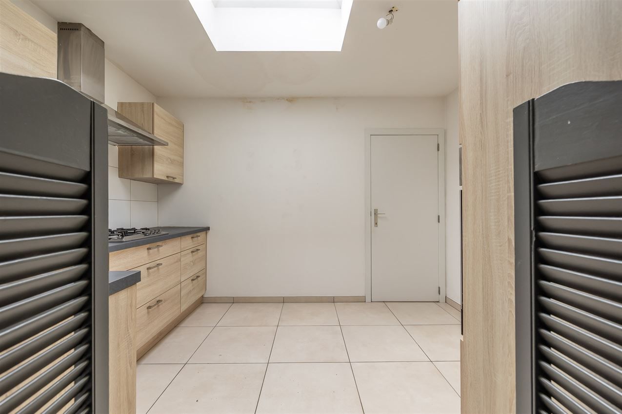 Gerenoveerde woning in rustige straat, 2 slaapkamers, ruime keuken, conforme elektriciteit en wandelroutes vlakbij. foto 10