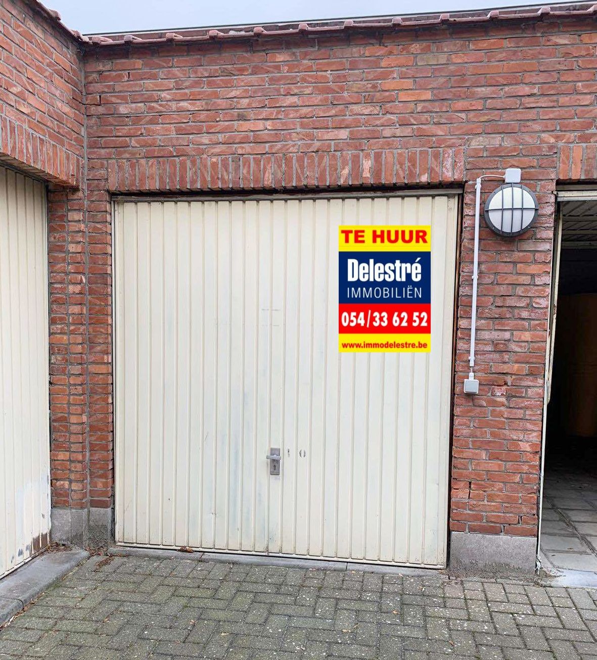 MAKKELIJK GELEGEN GARAGEBOX PARKLAAN foto 2