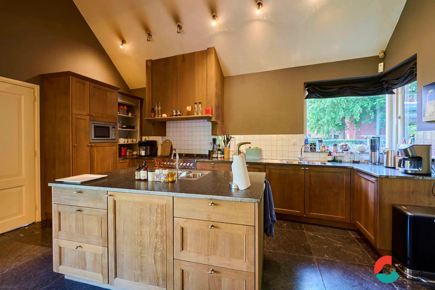 Uniek herenhuis met tuin in het centrum foto 8