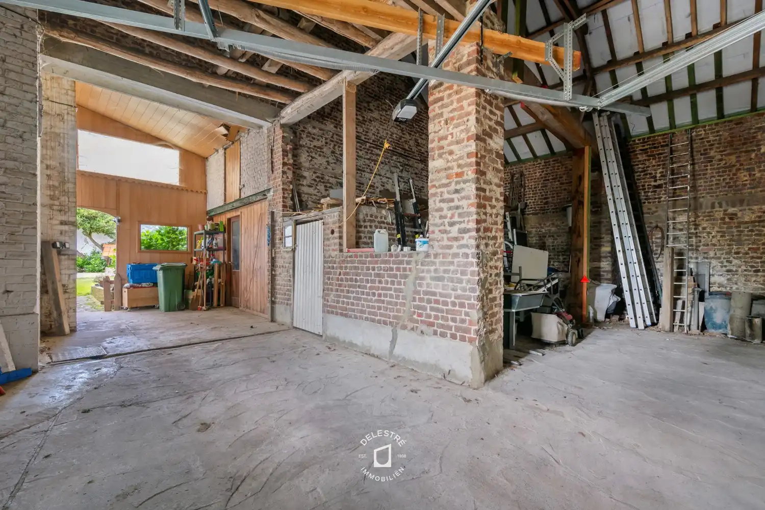 Veelzijdige woning met 3 slaapkamers, ruime bijgebouwen en werkplaats te Okegem foto 11