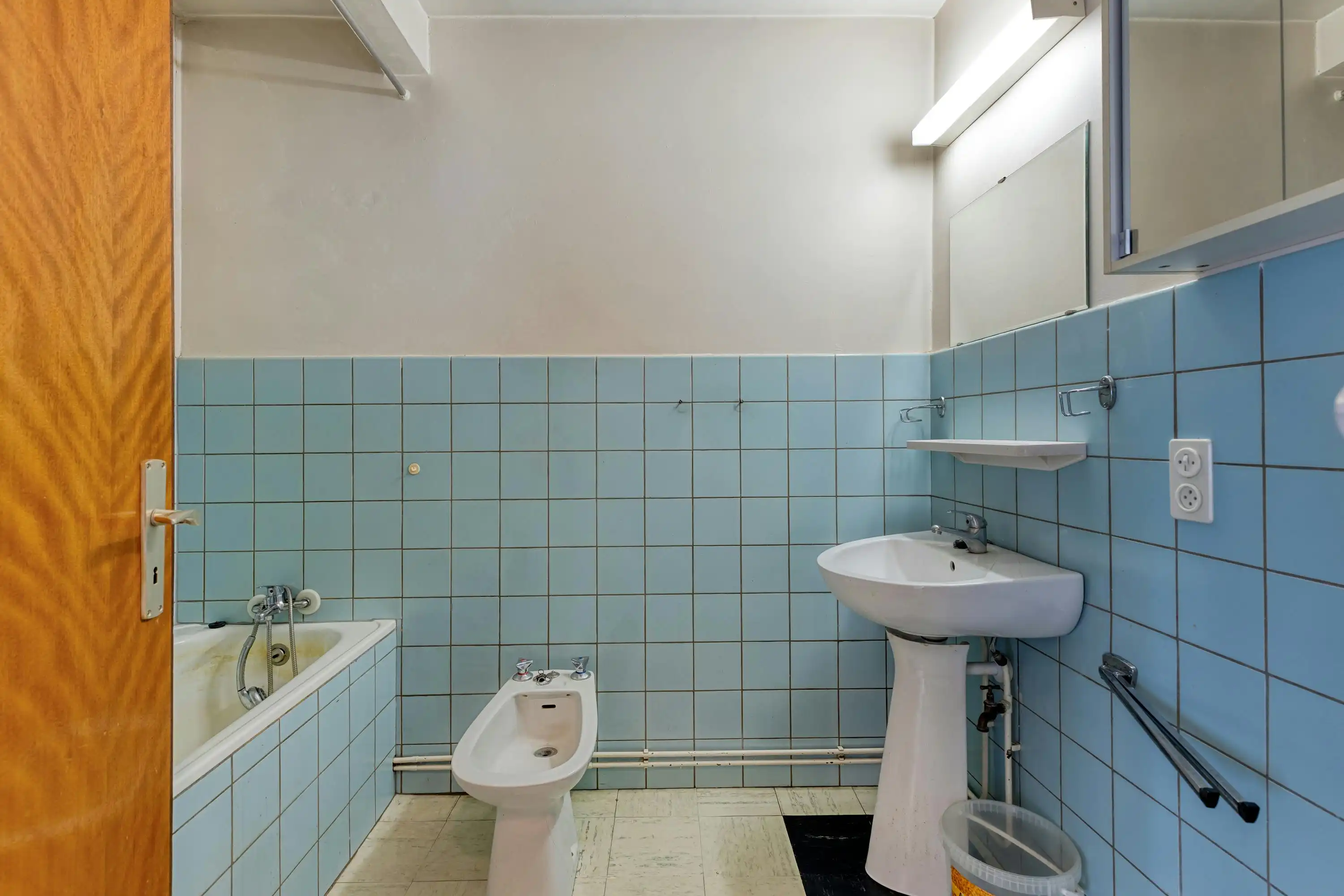 Te renoveren appartement op 4de verdieping te Deurne-zuid! foto 10