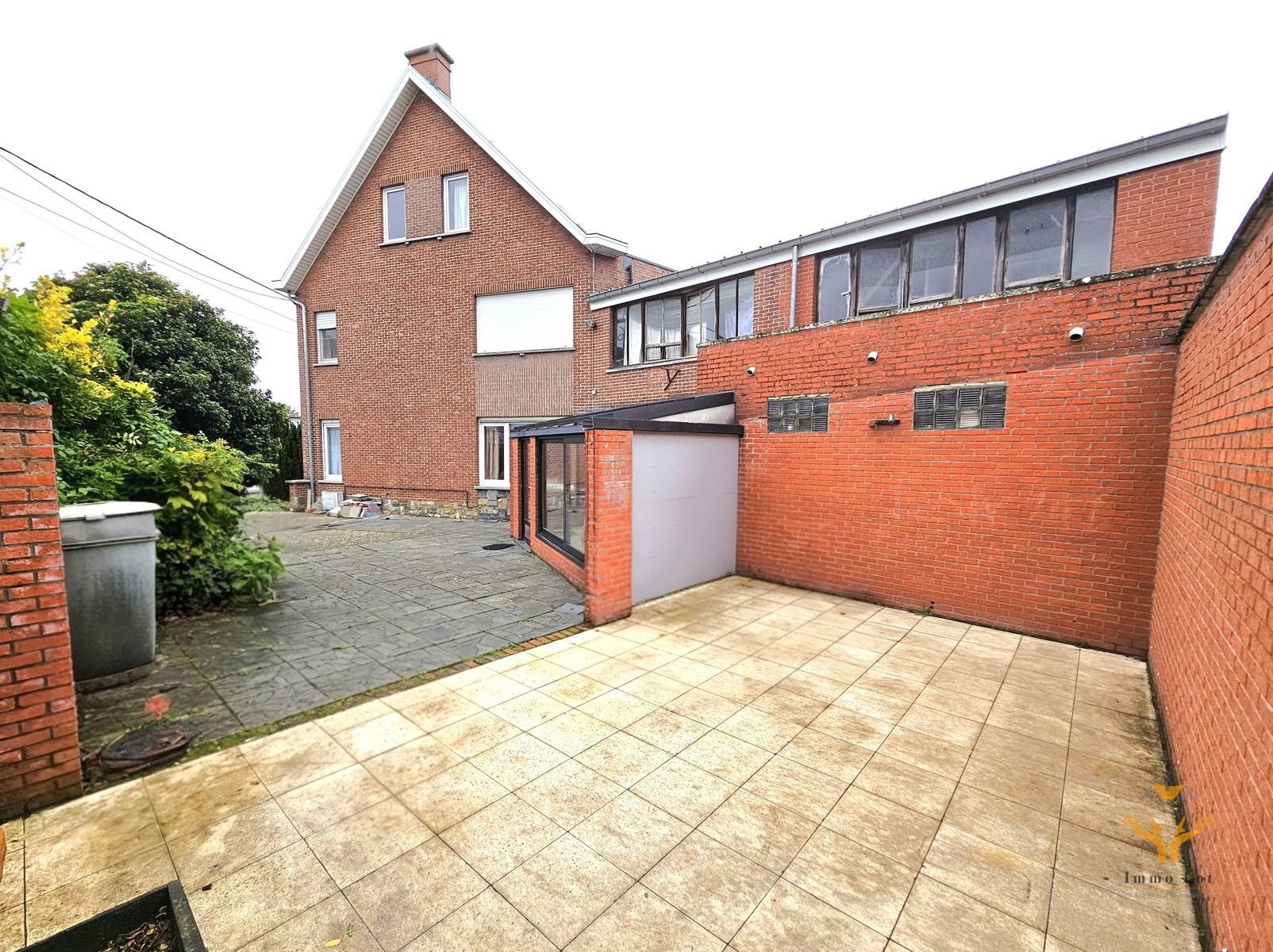 Ruime vrijstaande woning met 5 slaapkamers foto 2