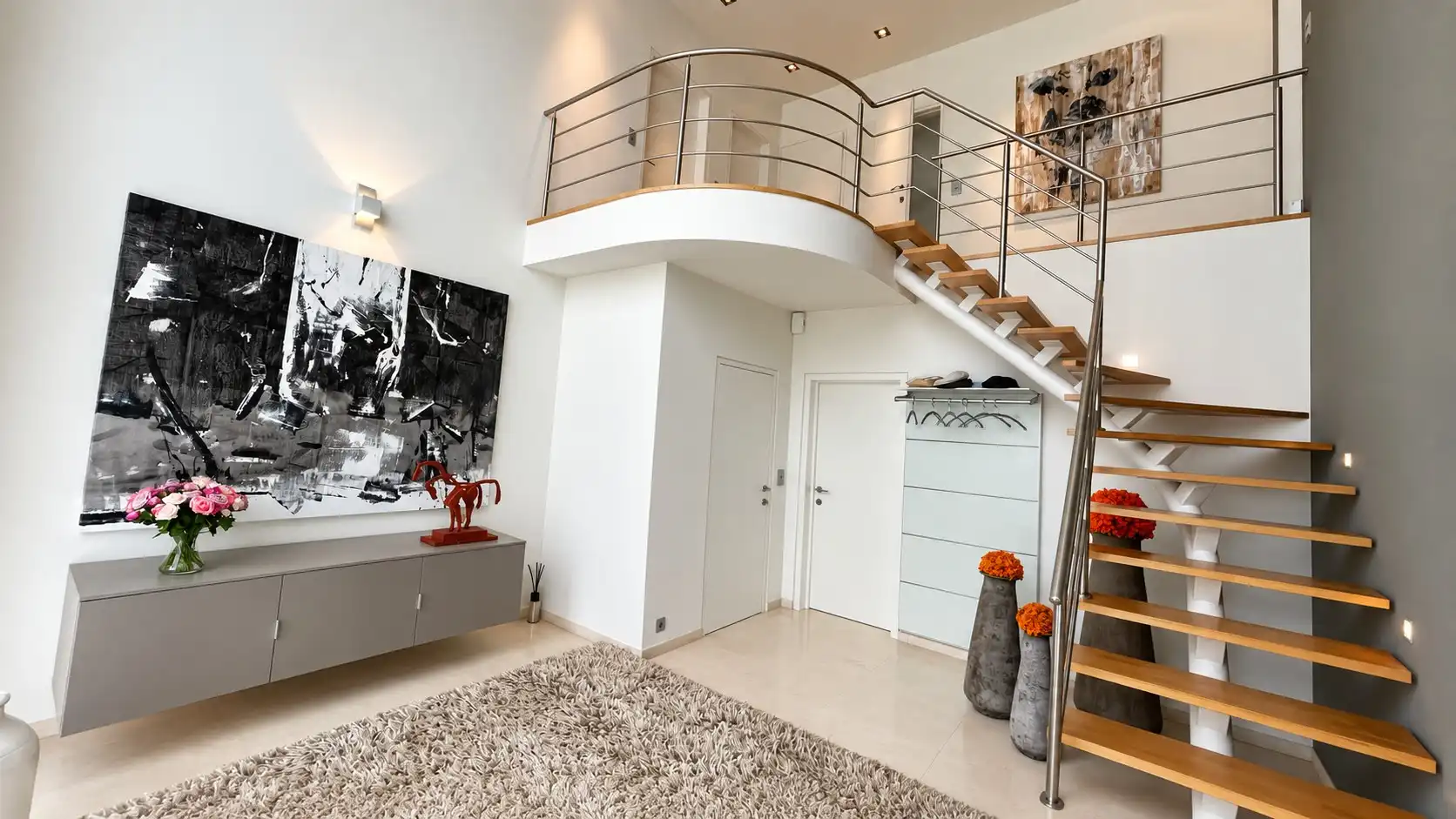 Unieke eigendom op veel grond met 4 kamers, 2 badkamers, dubbele garage, landelijk verzicht,... foto 4