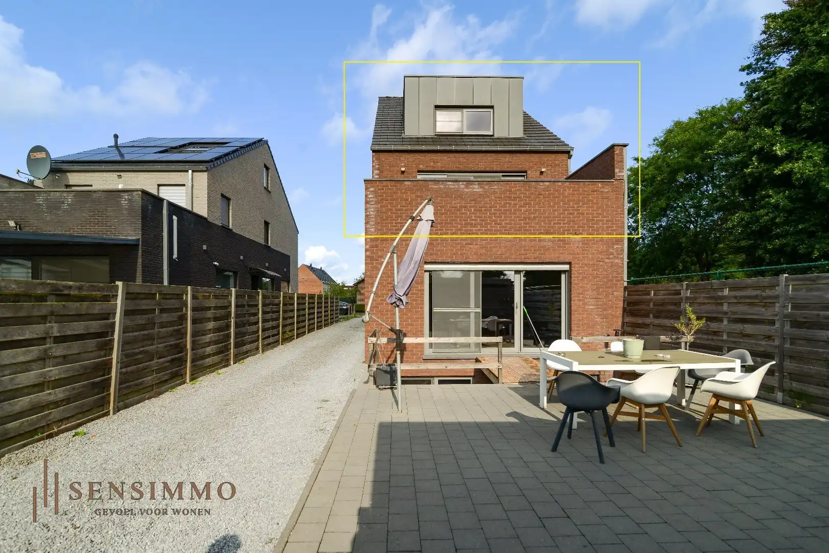 Ruim en instapklaar duplex appartement met carport en terras foto 25