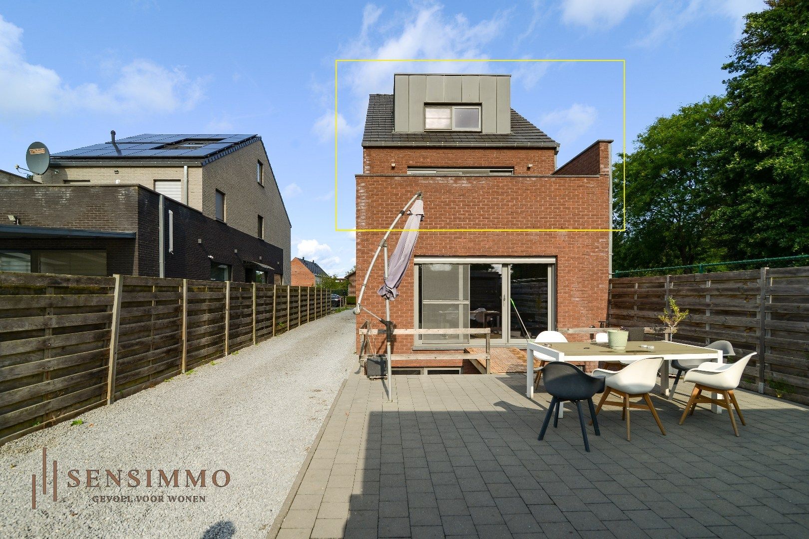 Ruim en instapklaar duplex appartement met carport en terras foto 25