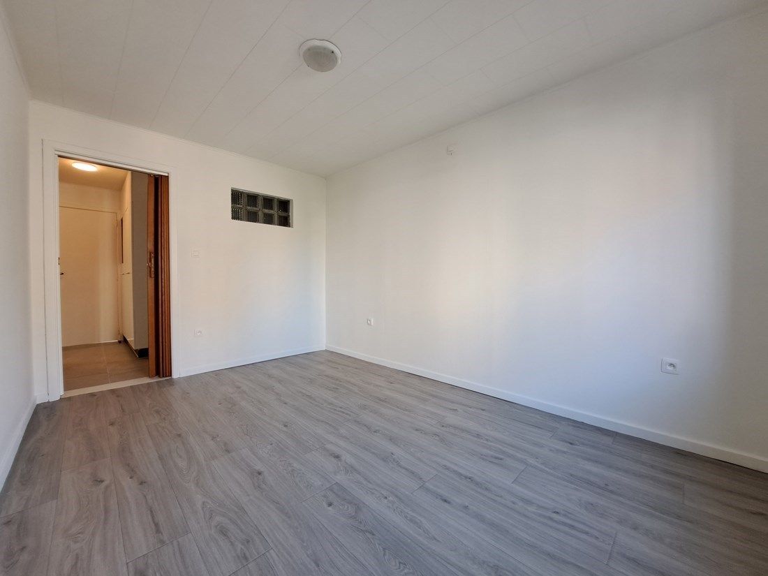 Knap gerenoveerd appartement te Genk centrum foto 9
