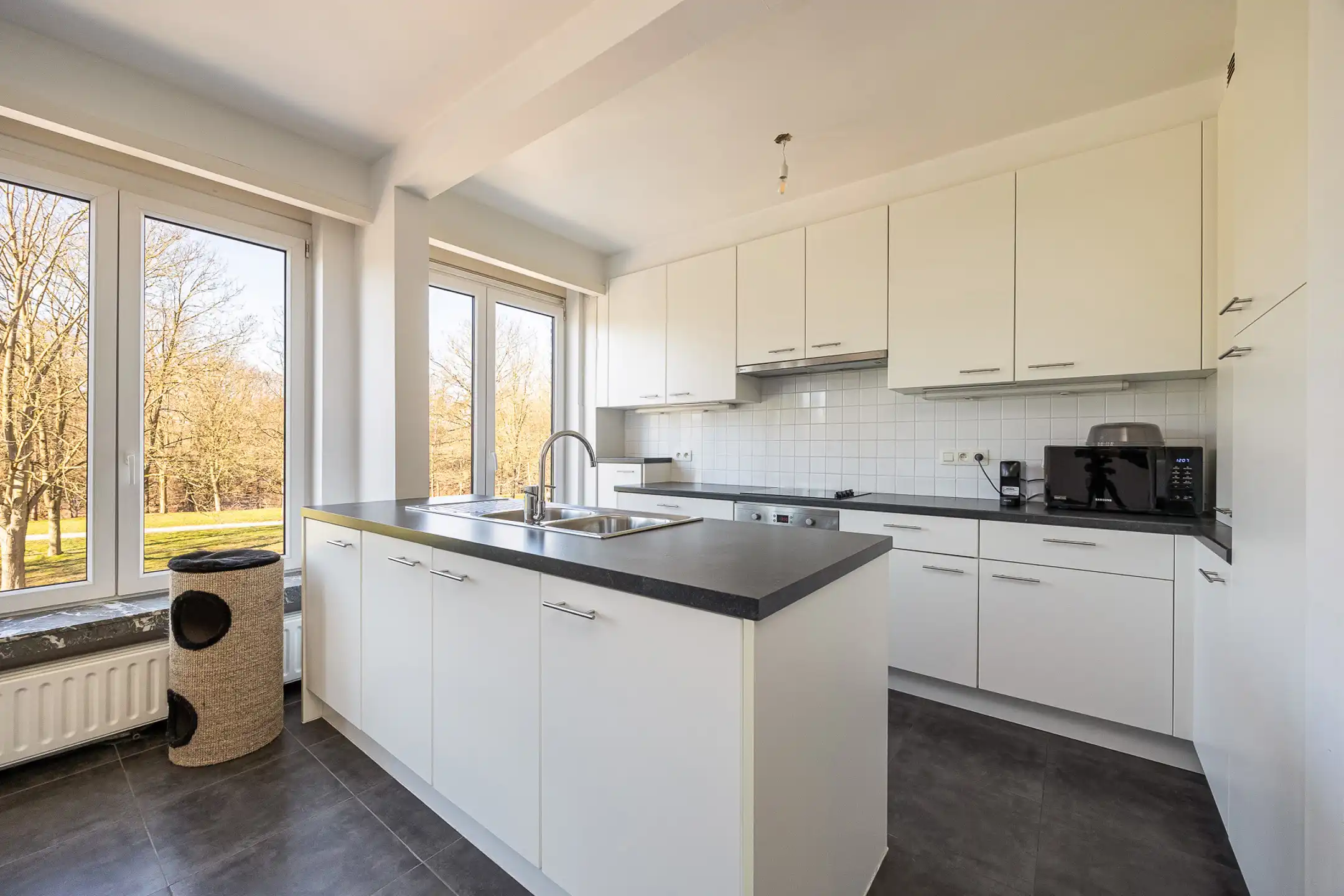 Uniek opbrengsteigendom op top locatie (3 app + 3 parkings) foto 16