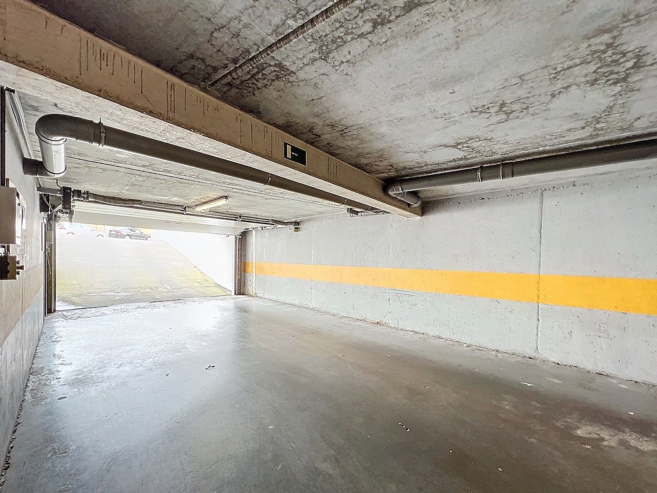 Ruime gesloten garagebox op wandelafstand van de Zeedijk foto 3