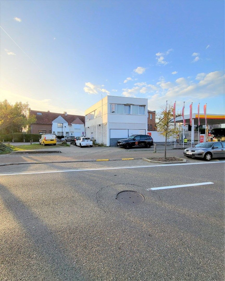 Commercieel gelijkvloers + appartement. foto 2