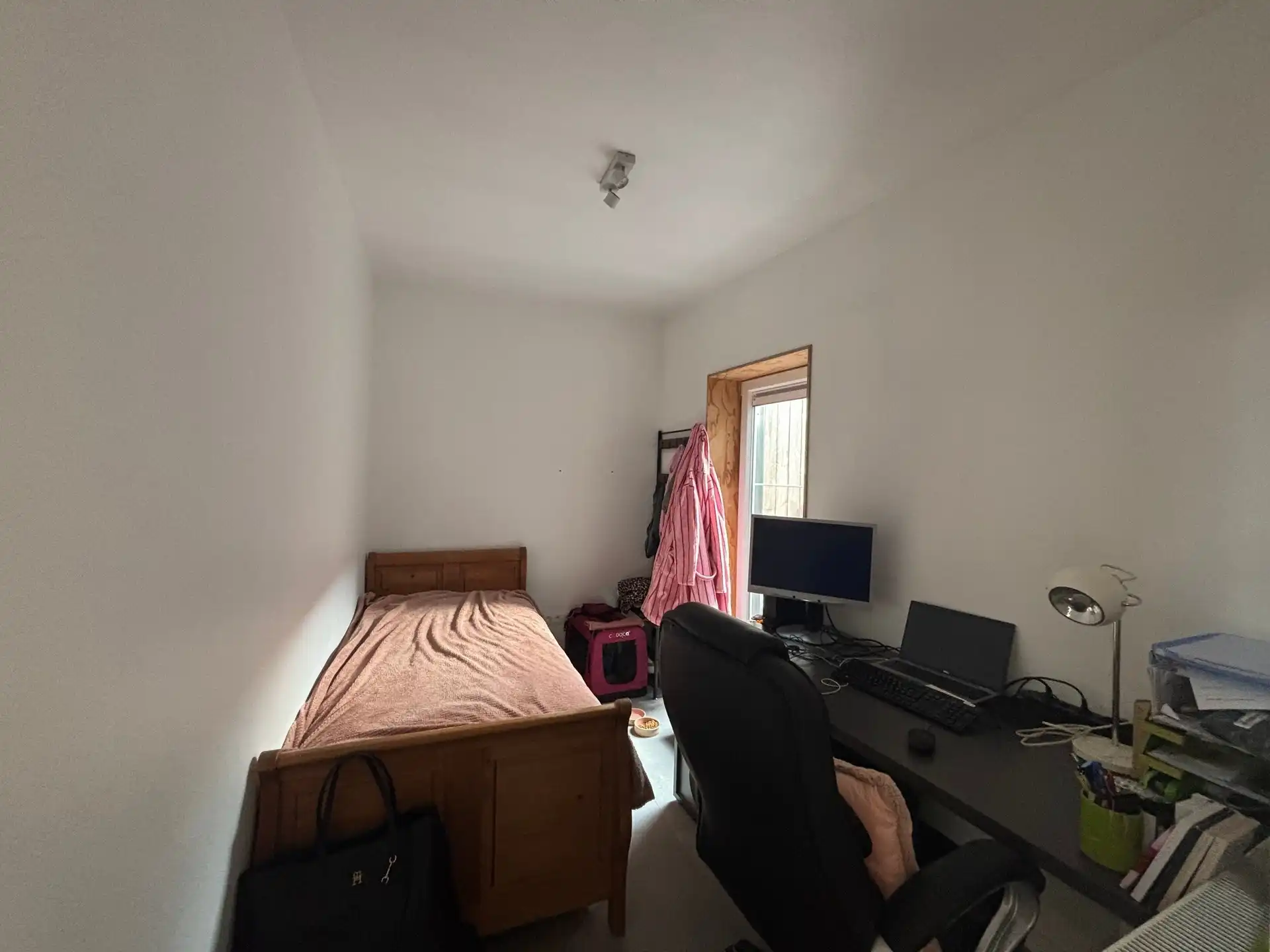 Ruime woning met 3 slaapkamers te Nieuwerkerken, op fietsafstand van het centrum van Aalst foto 4