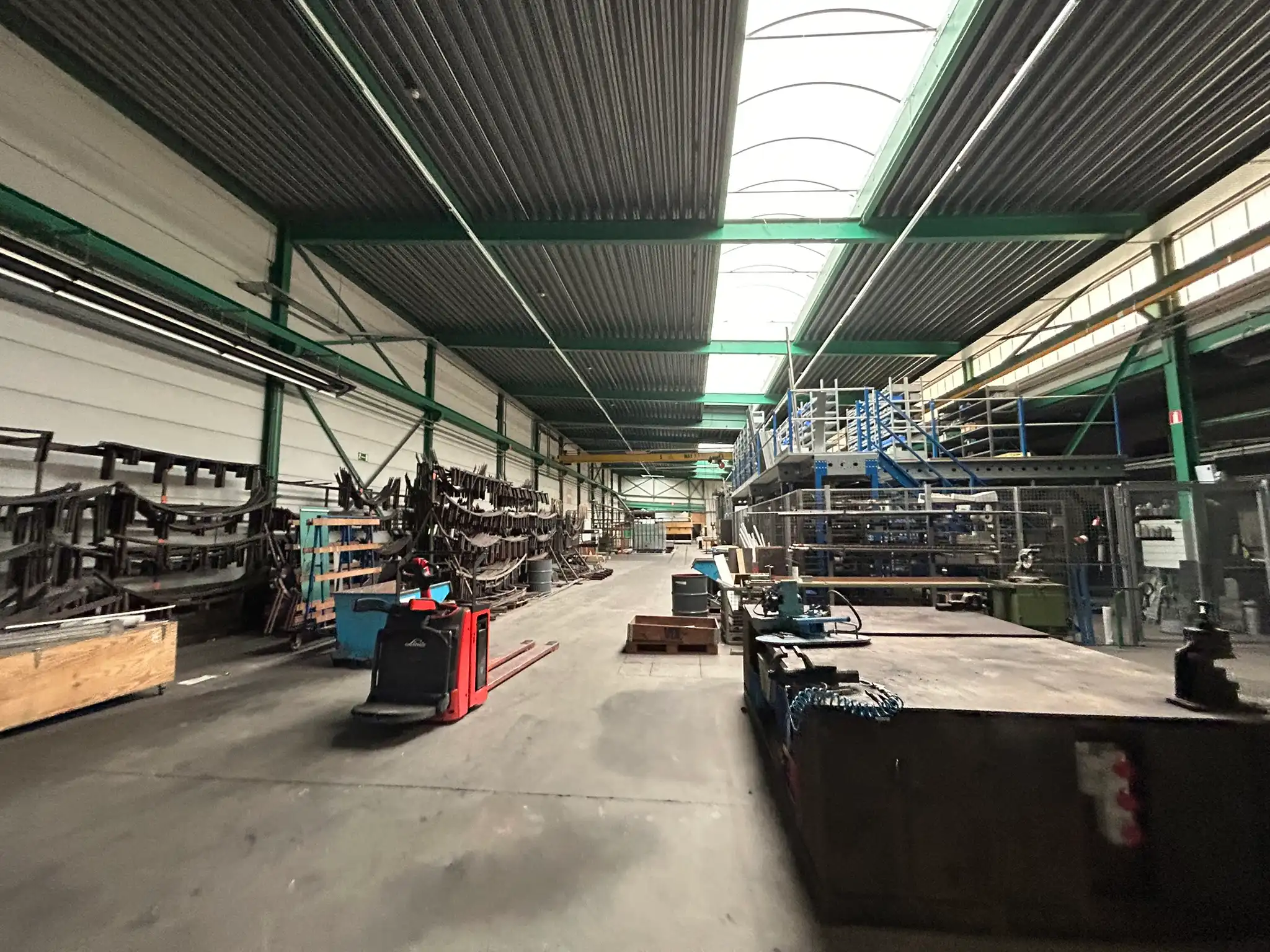 Uitstekend gelegen industrieel gebouw met kantoren op 272are foto 10