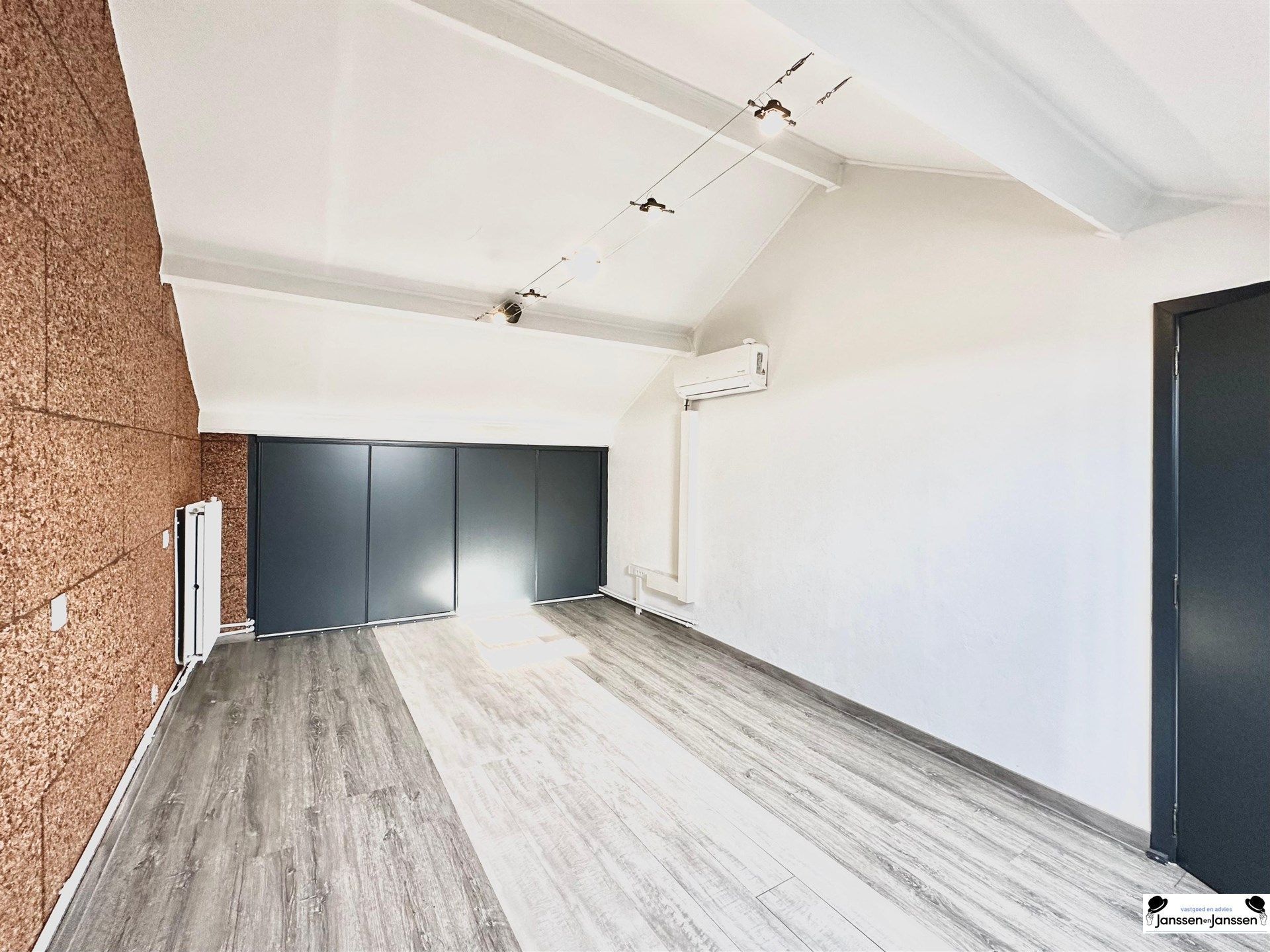 Duplex Appartement (108m²) met 3 tot 4 Slaapkamers, Garagebox en Terras (30m²) in Schoten foto 13