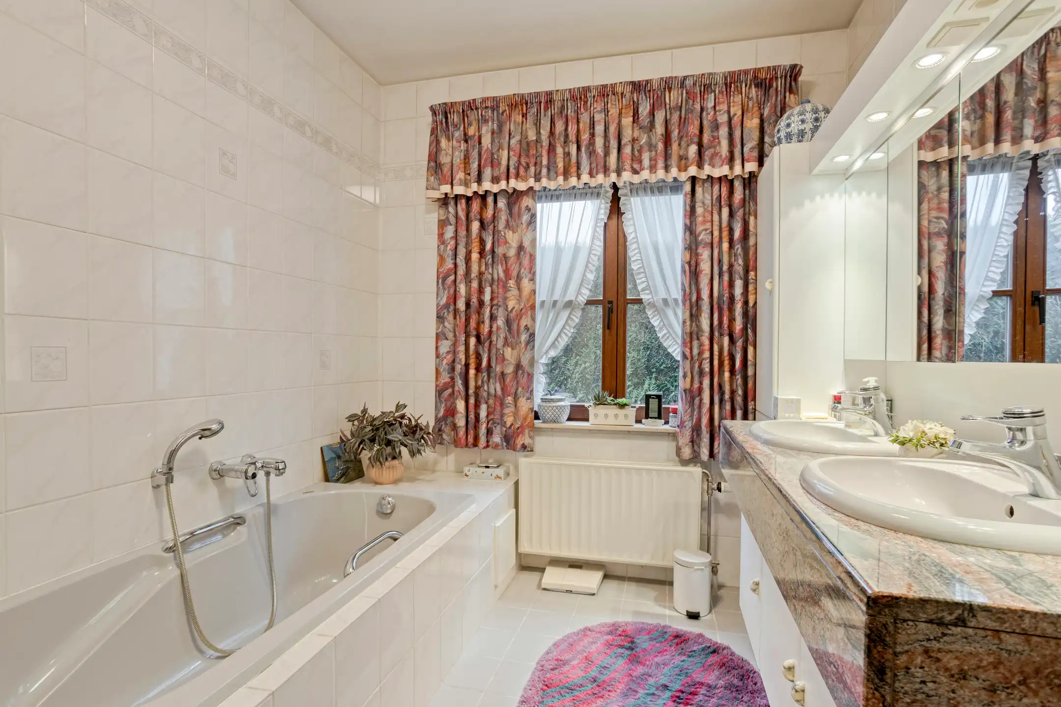 Ruime open bebouwing met 6 slaapkamers foto 12