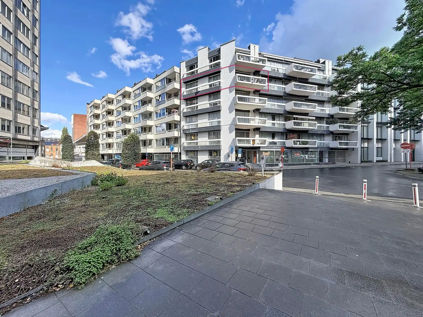 Zéér ruim app met 3 SLPK - 2 BK - Terras, op TOPLOCATIE! foto {{pictureIndex}}