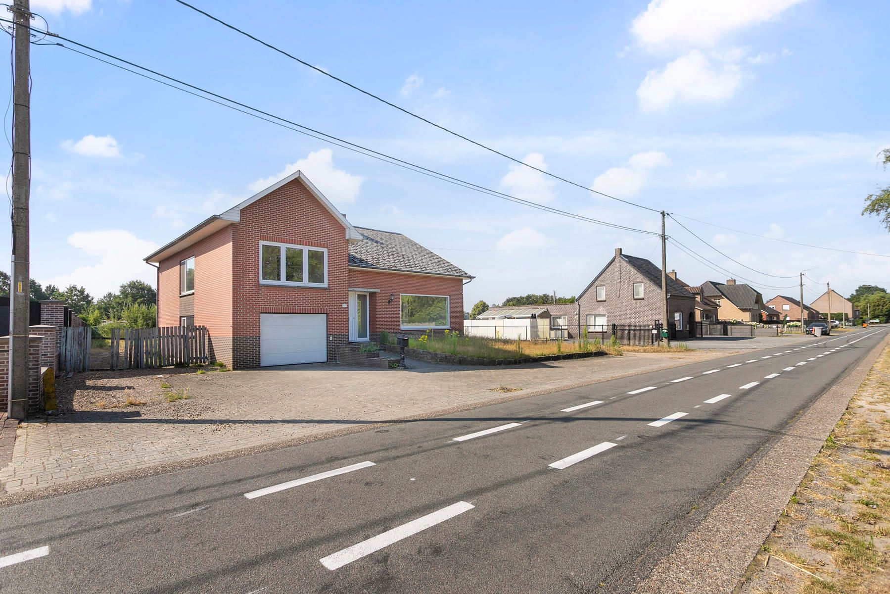 Vrijstaande woning met 3 slaapkamers. foto 1