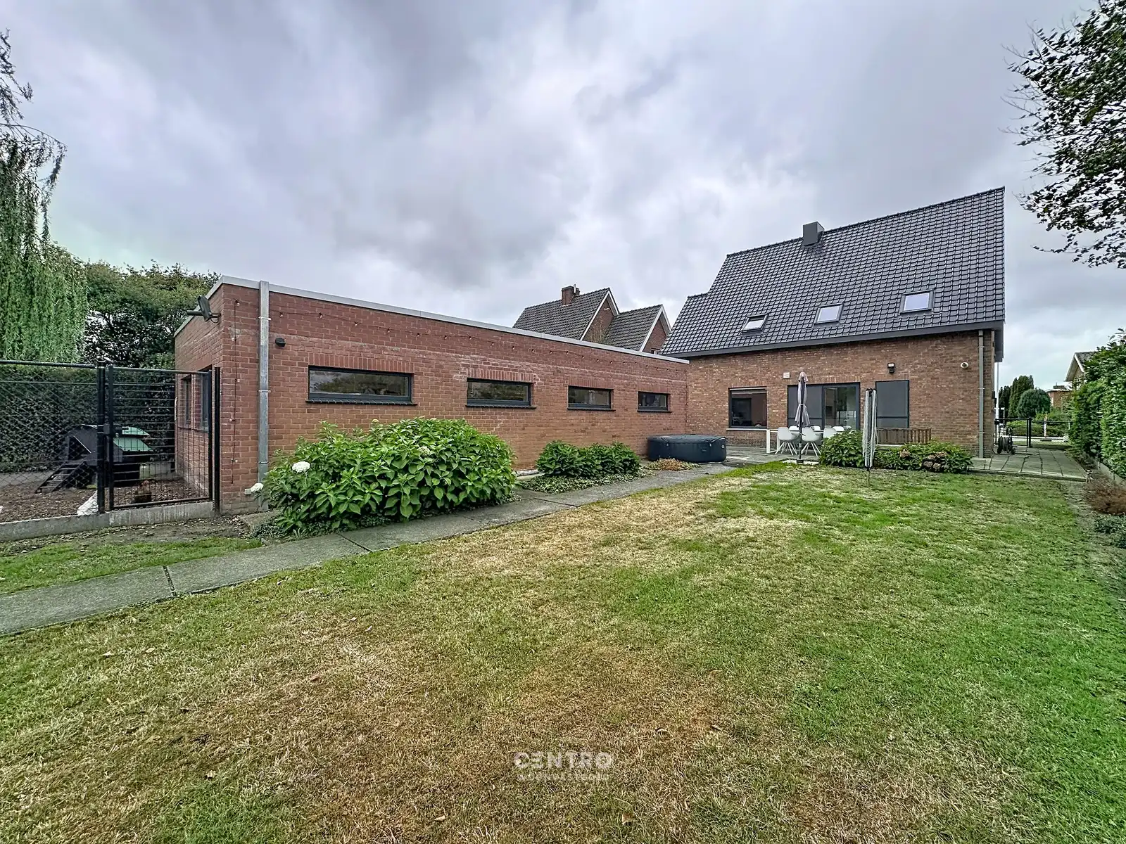 GERENOVEERDE VILLA  met 5 slpks, opslagruimte en ZUIDgerichte tuin! foto 33