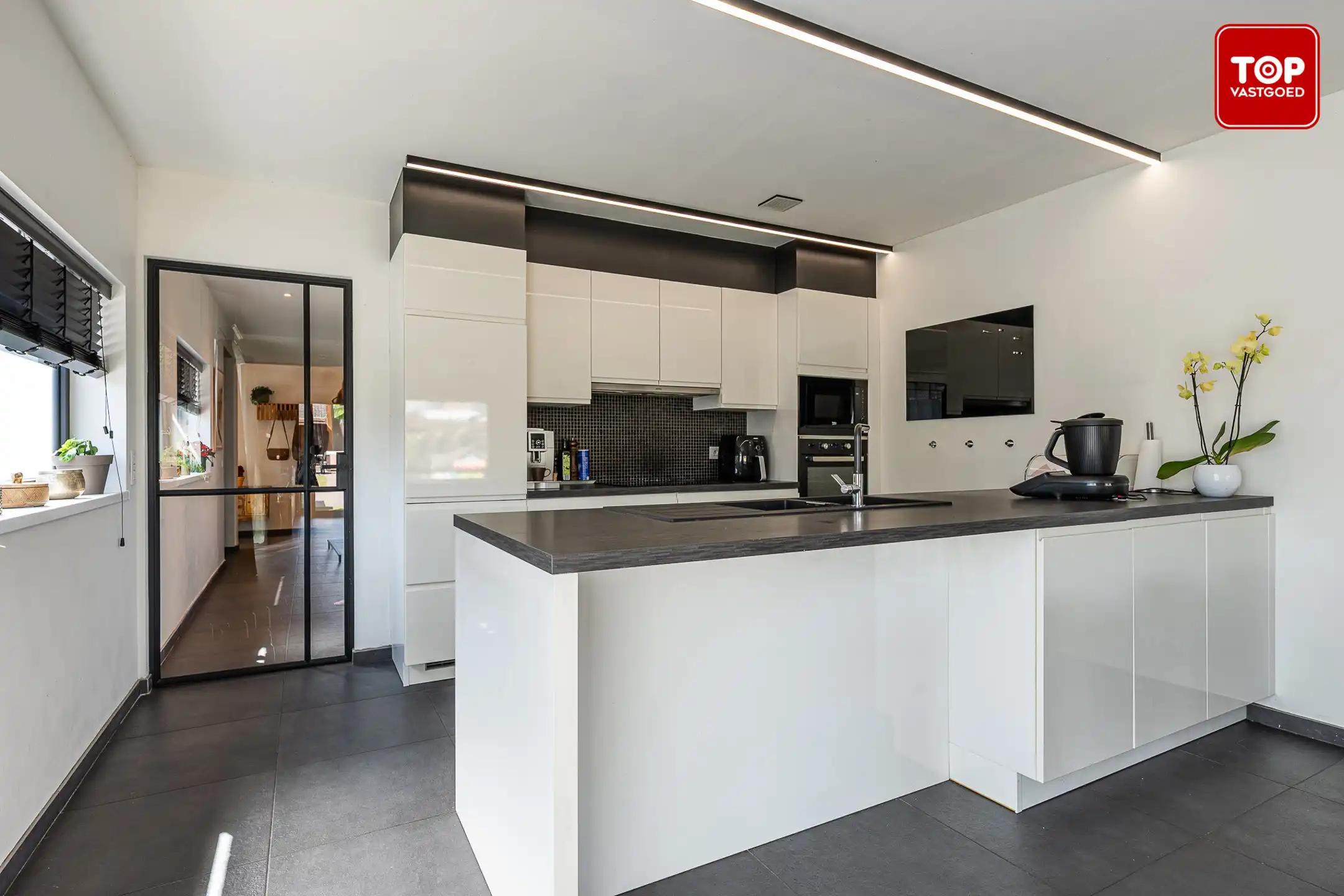 Prachtig gerenoveerde woning met 3 slaapkamers. foto 8