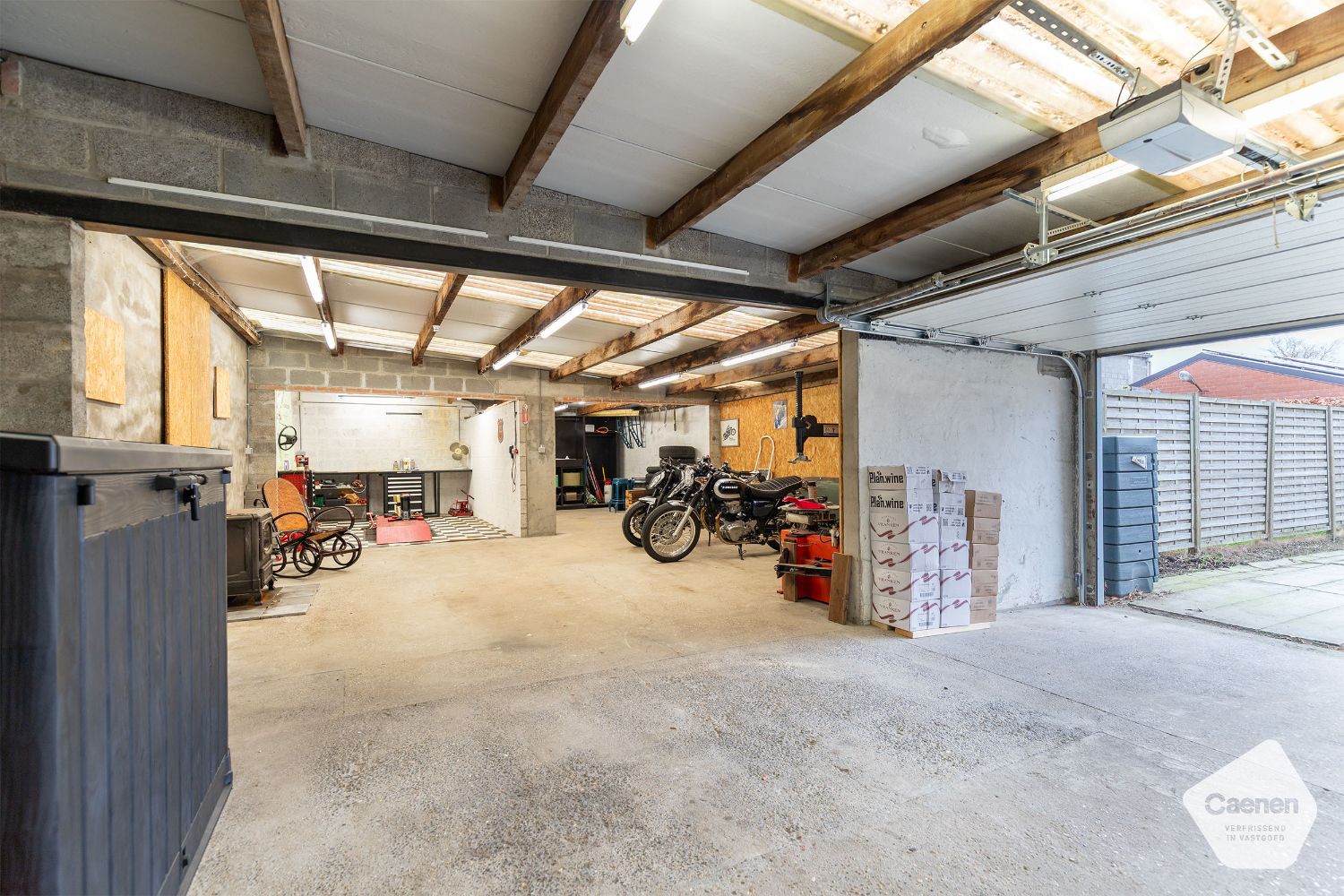 LEUKE HEDENDAAGSE WONING met 3 slaapkamers en een LOODS met oprit foto 8