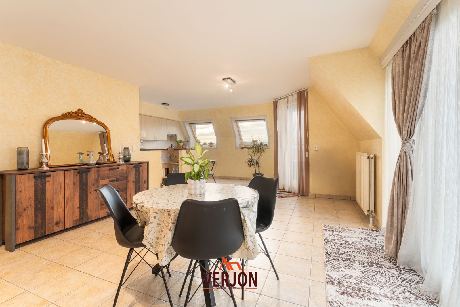 Ruim en gezellig appartement in het centrum van Ardooie! foto 4