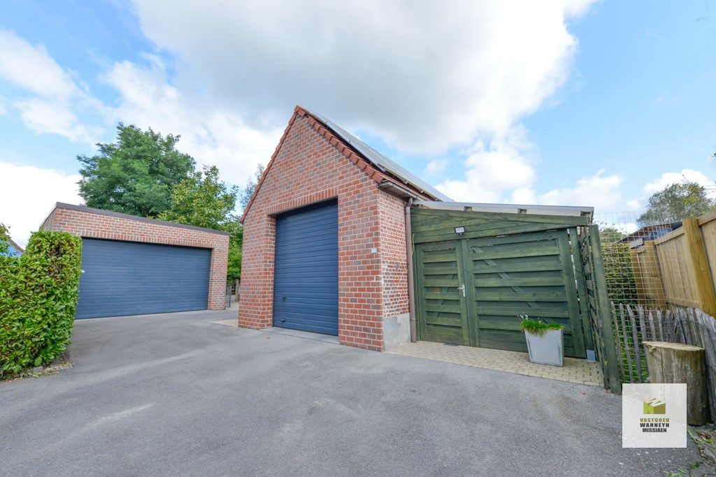 Zeer ruime woning  met 4 slpk en 2 grote garages  foto 27