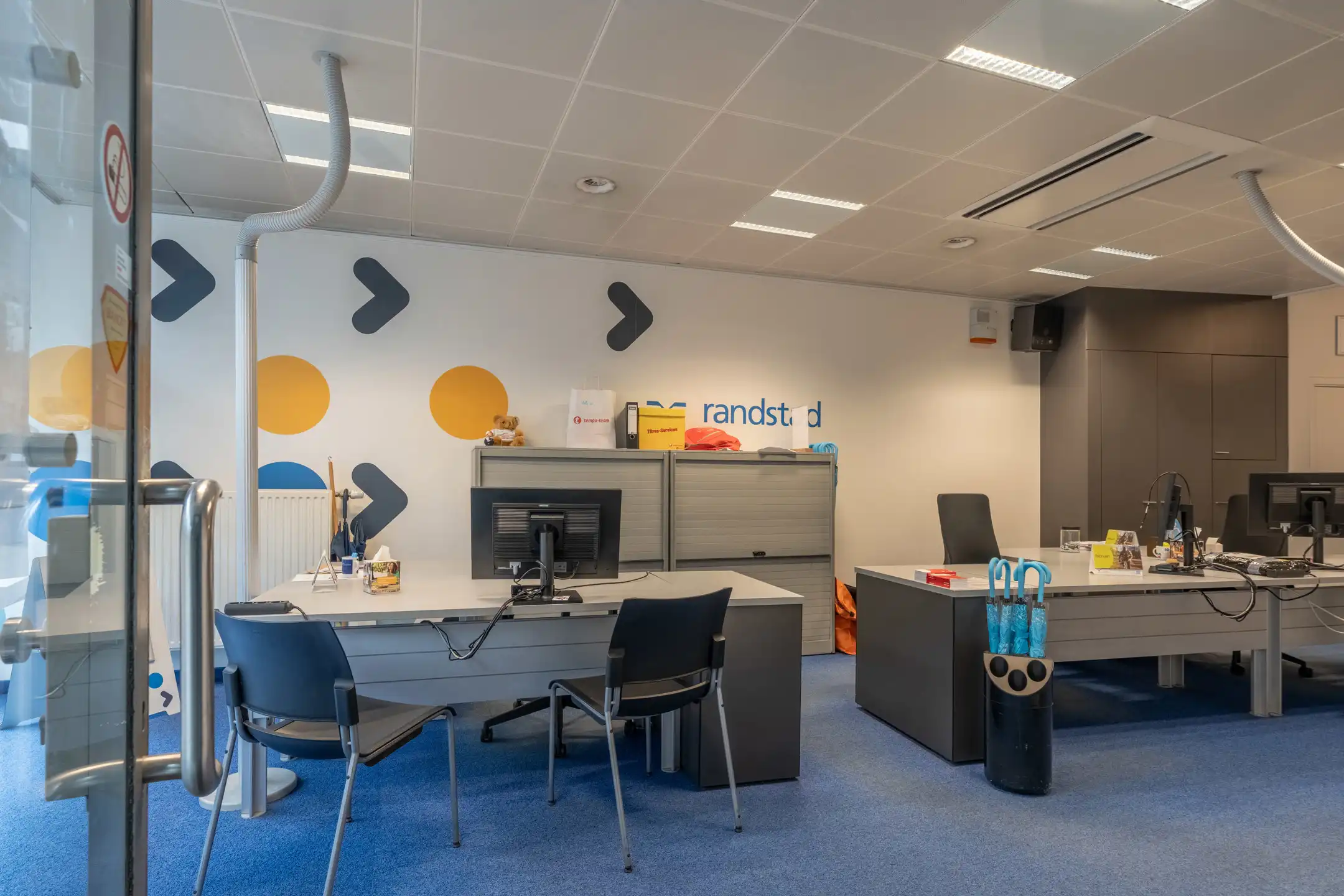 Centraal gelegen handelszaak op ideale locatie te Mol. foto 3