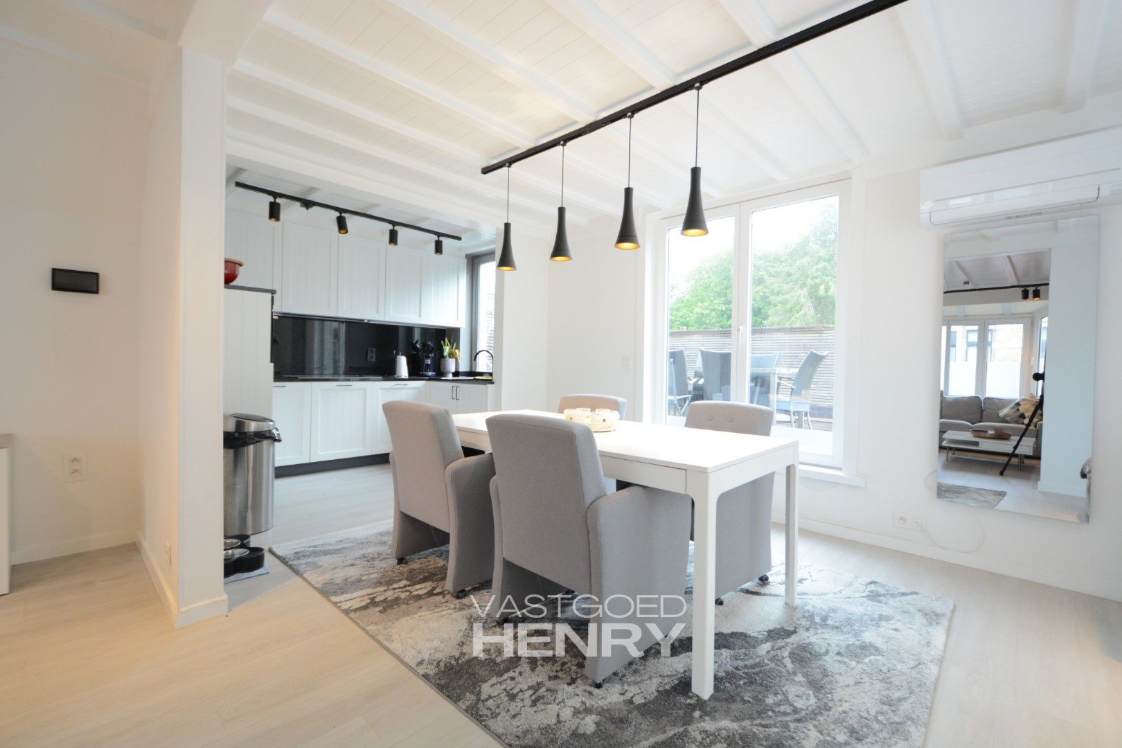 Privé duplex appartement met groot terras te huur foto 8