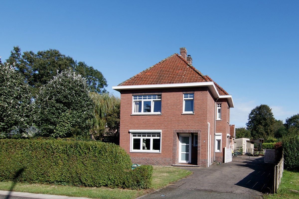  KARAKTERVOLLE GEZINSWONING MET POTENTIEEL foto {{pictureIndex}}