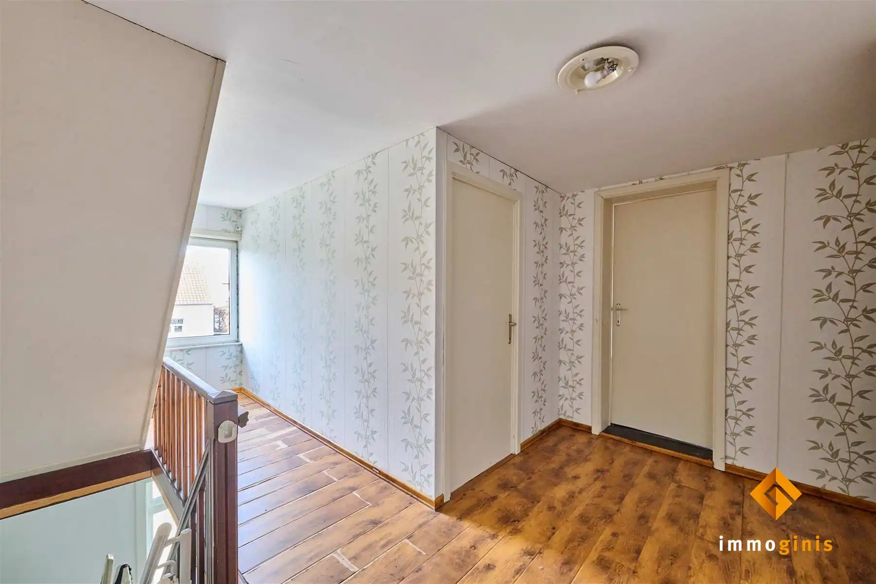 Verrassend ruime, te renoveren woning met 3 slaapkamers en uitbreidingsmogelijkheden op zolder! foto 9