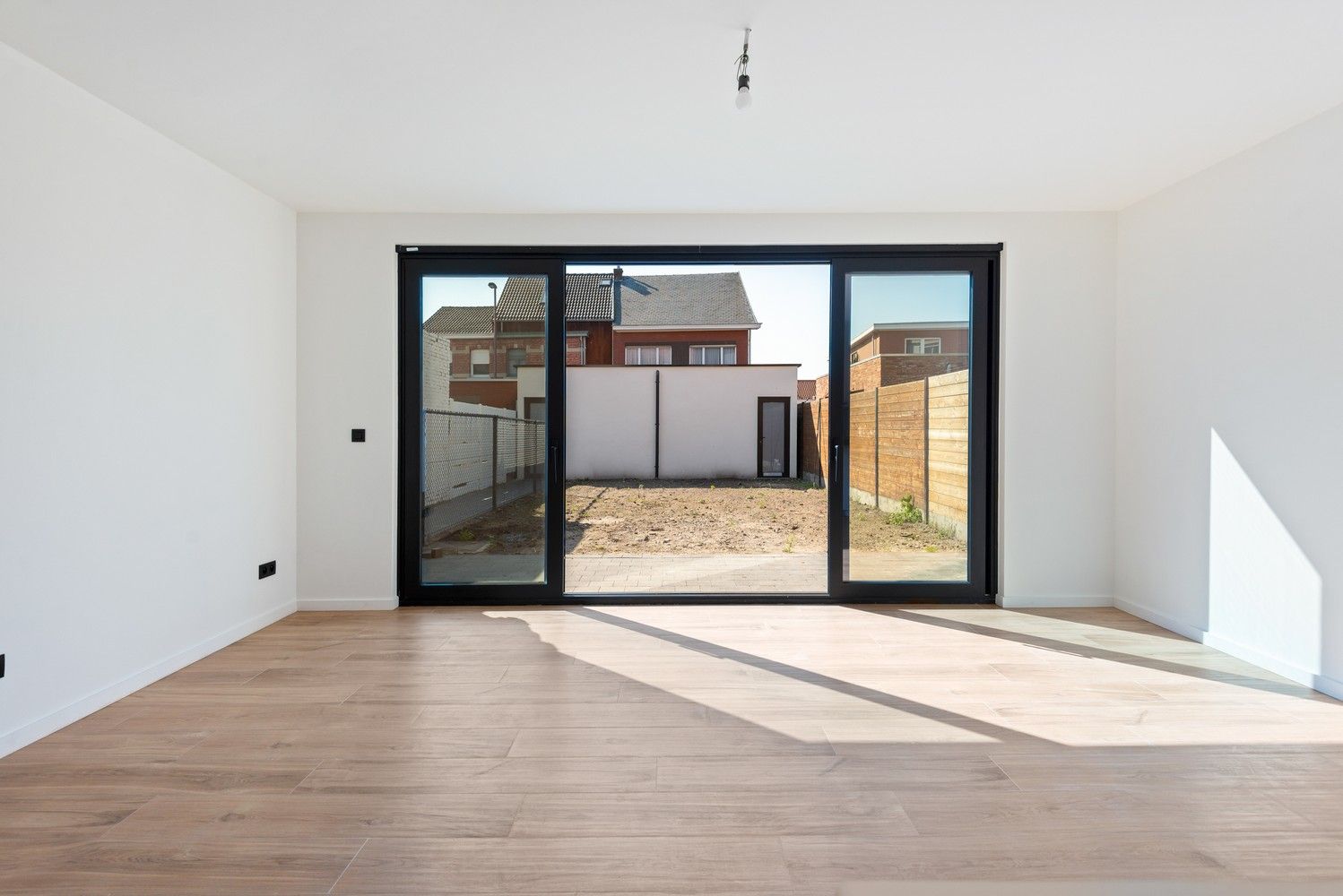 Prachtig nieuw 2 slaapkamer gelijkvloers appartement met tuin en garage te Kapellen! foto 25