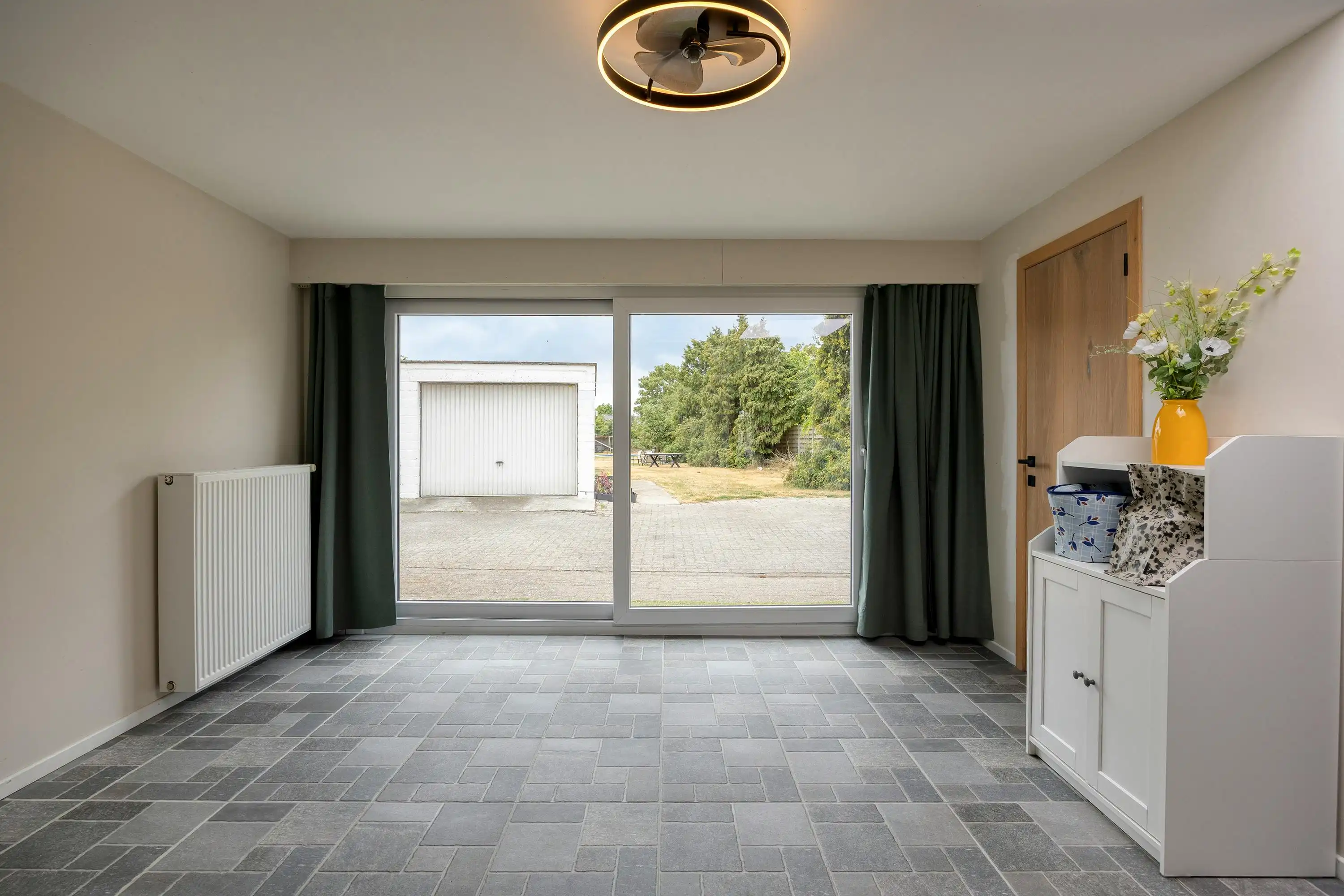 Instapklaar huis met grote tuin te koop in Zandvliet! foto 13