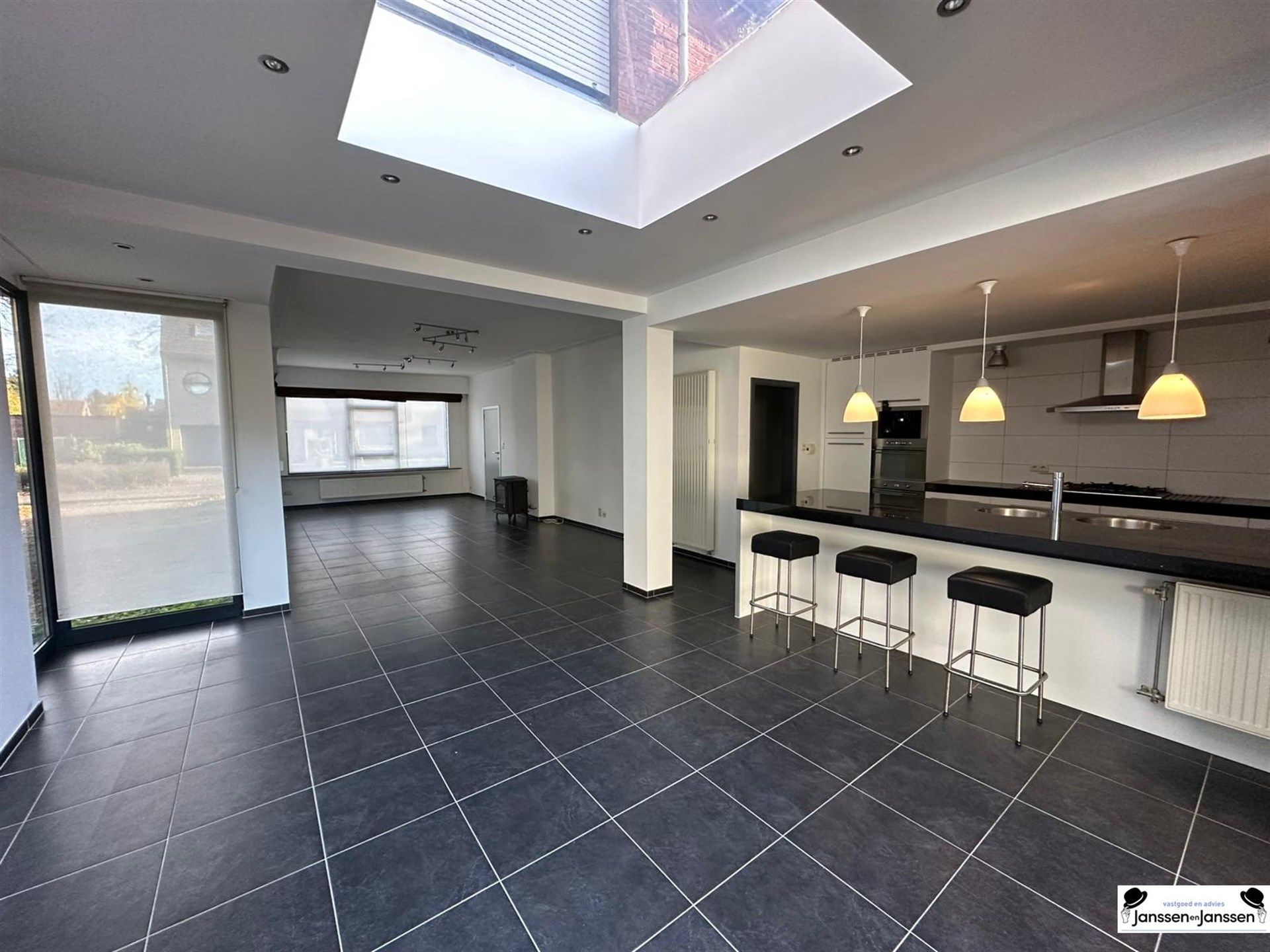 Ruime halfopen bebouwing met zonnige tuin te Gooreind te huur foto 3