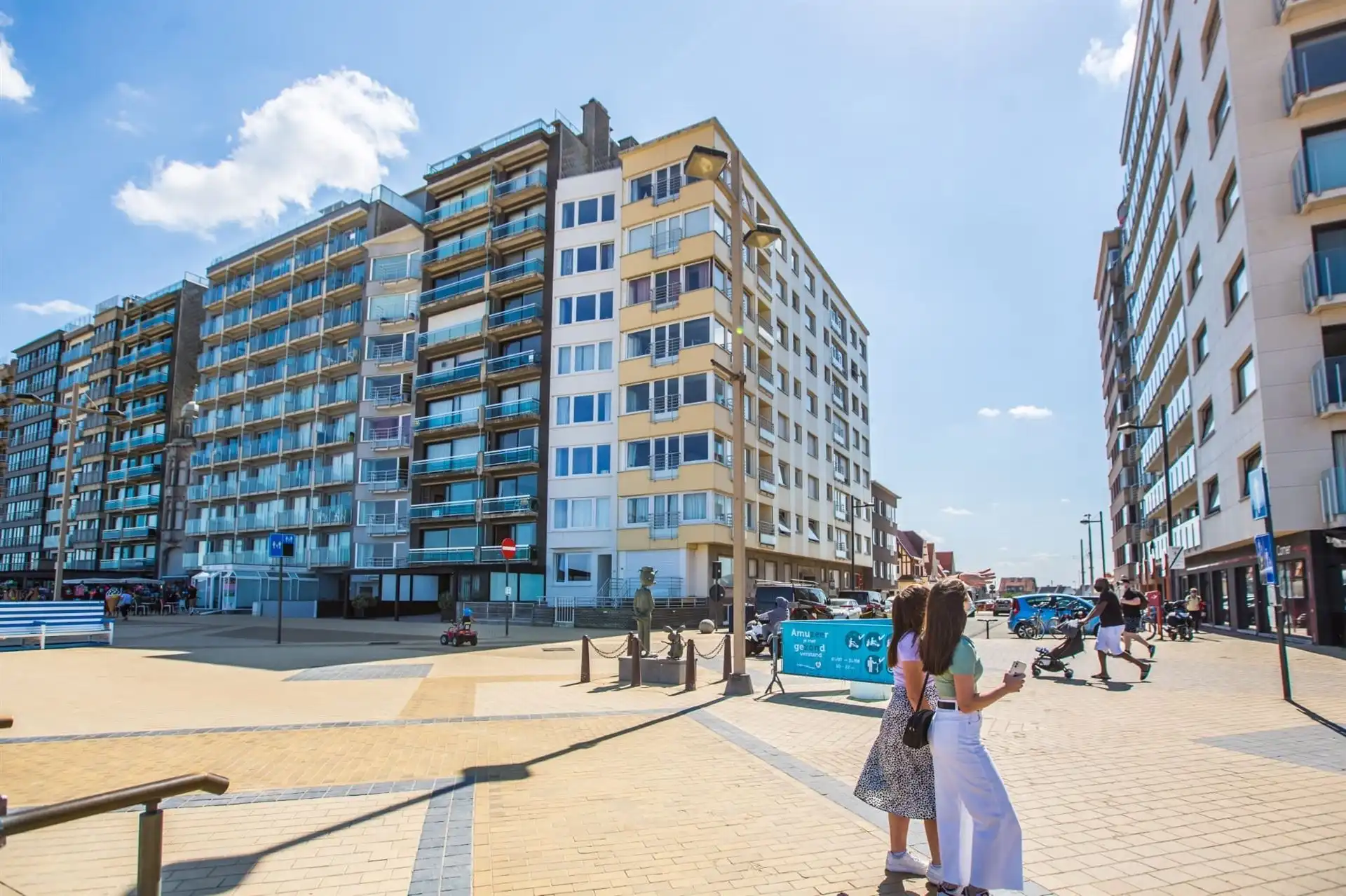 studio foto {{pictureIndex}}