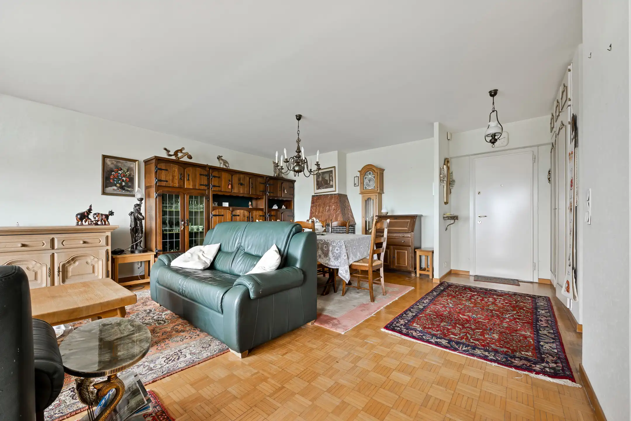 Hoekappartement met veel lichtinval en prachtig zicht, 2 slaapkamers en groot hoekterras en kelder foto 2