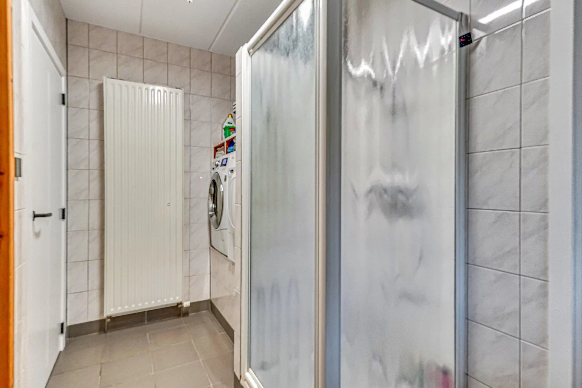 Ruime woning met zwembad op mooi groot perceel foto 33