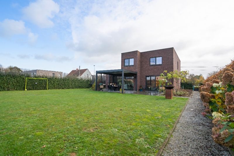 --- NIEUW --- Instapklare energiezuinige nieuwbouwvilla te Lochristi! (verkoop onder registratierechten) foto {{pictureIndex}}