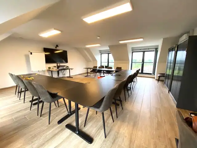 Instapklare kantoorruimte met gemeenschappelijke parking, nabij E313 foto 4