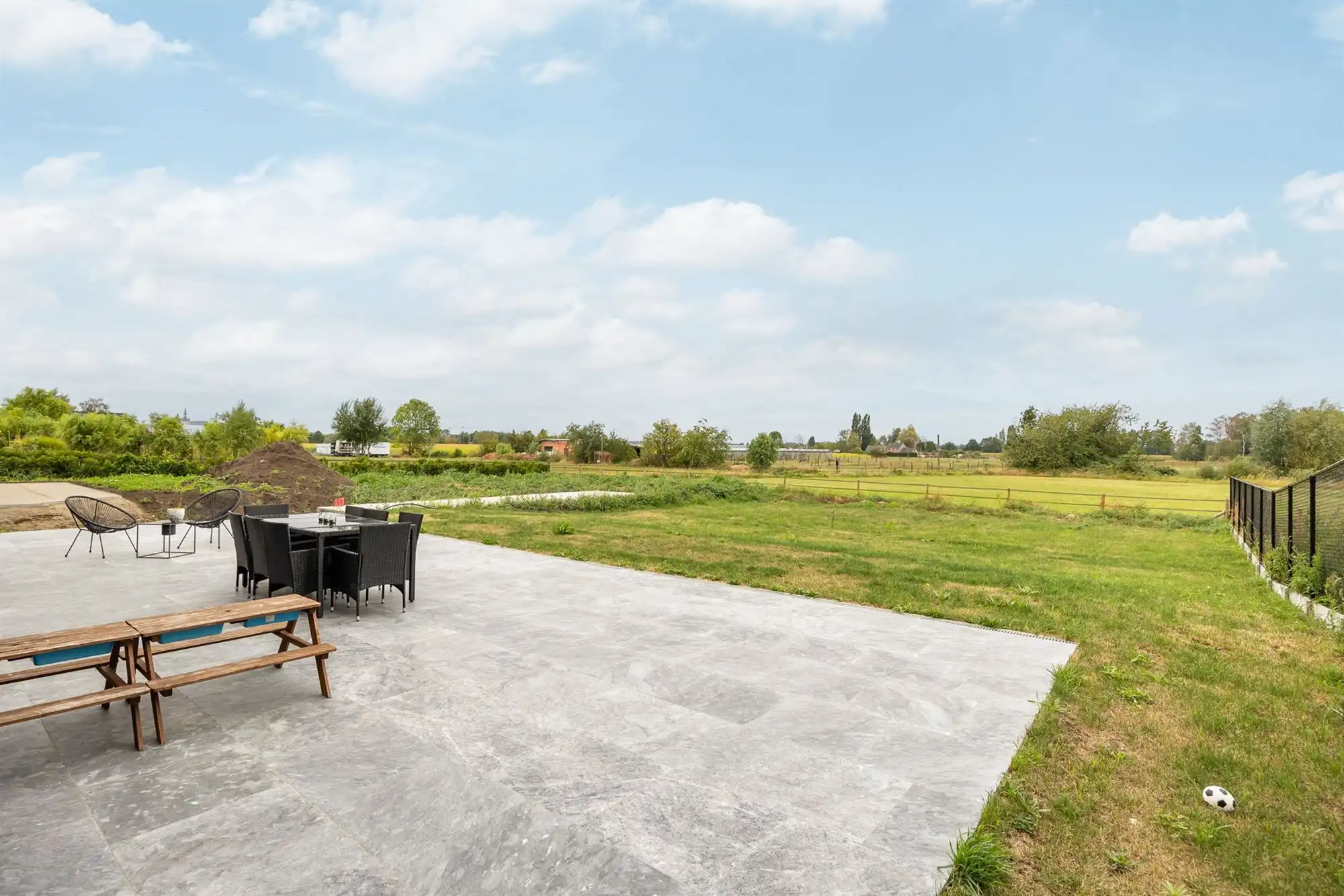 Moderne villa met 5 slaapkamers, ruime tuin en garage  foto 2