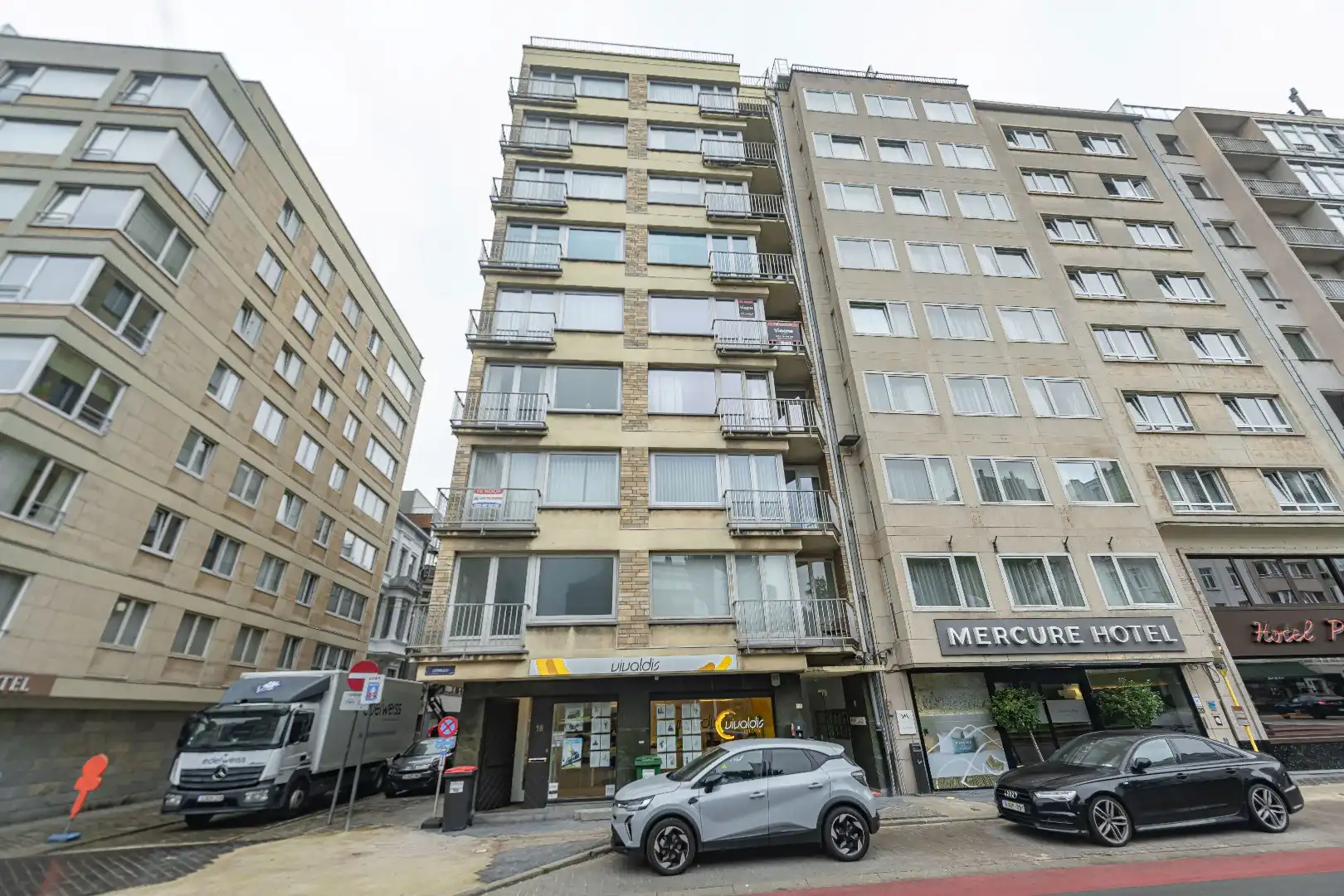 Vernieuwd luxueus appartement met 2 slaapkamers foto 22